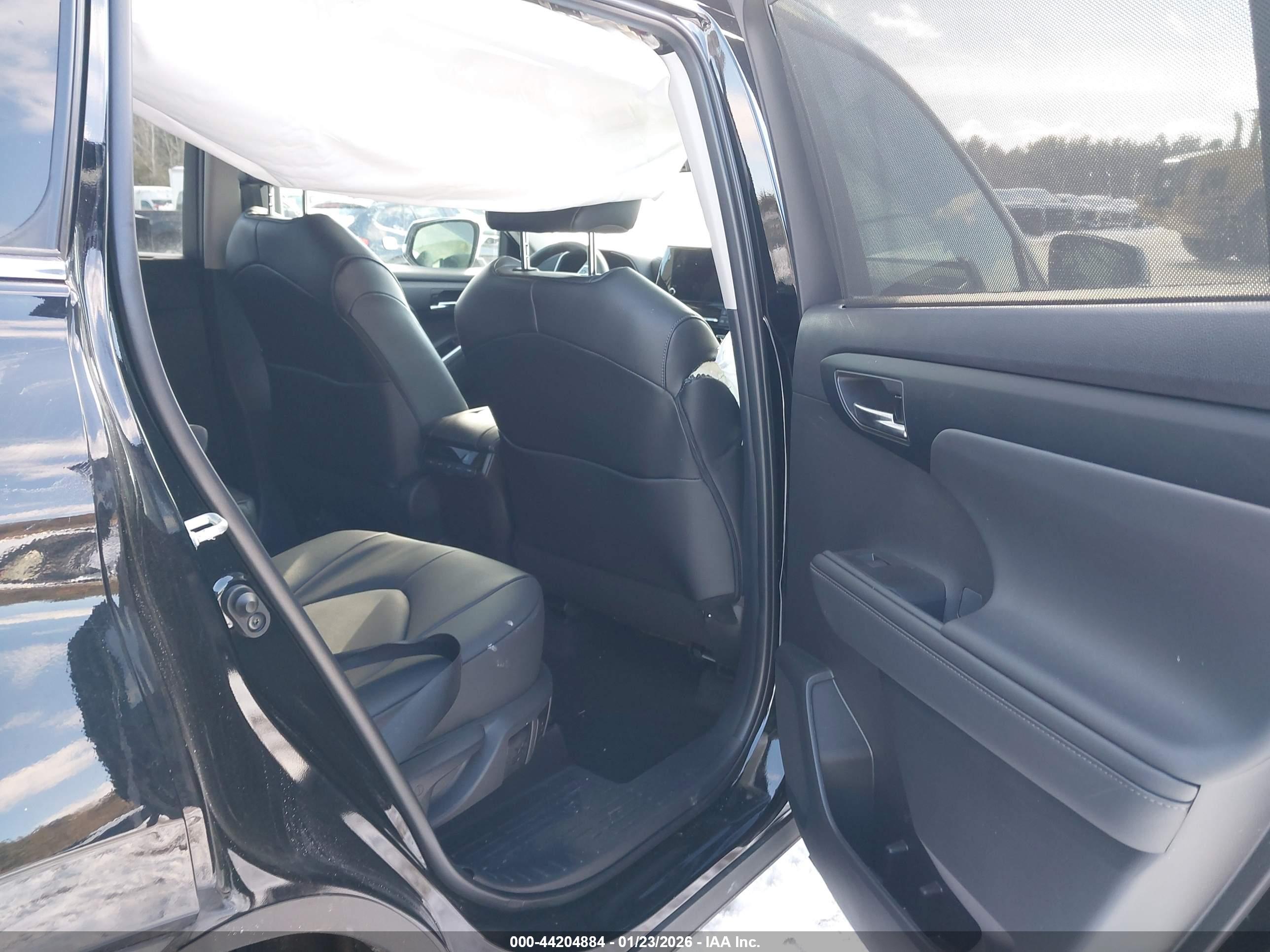 TOYOTA HIGHLANDER image 8