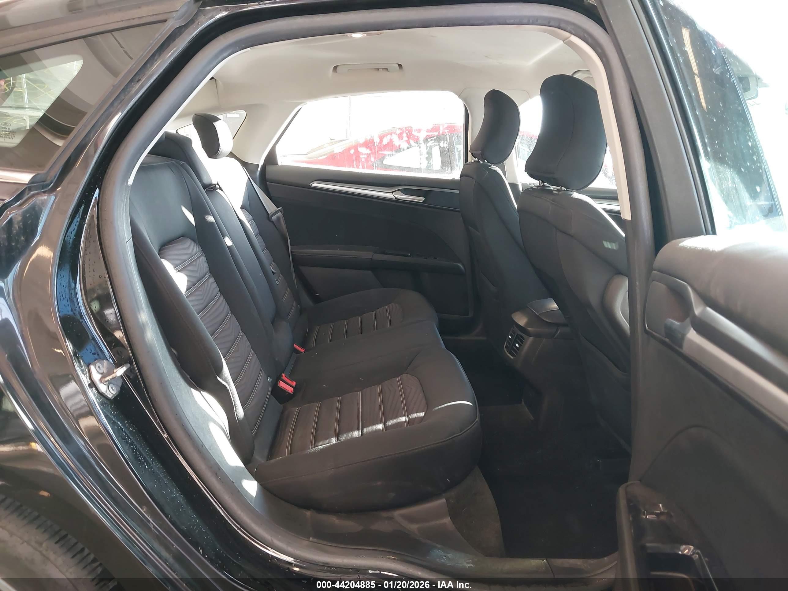 FORD FUSION image 8