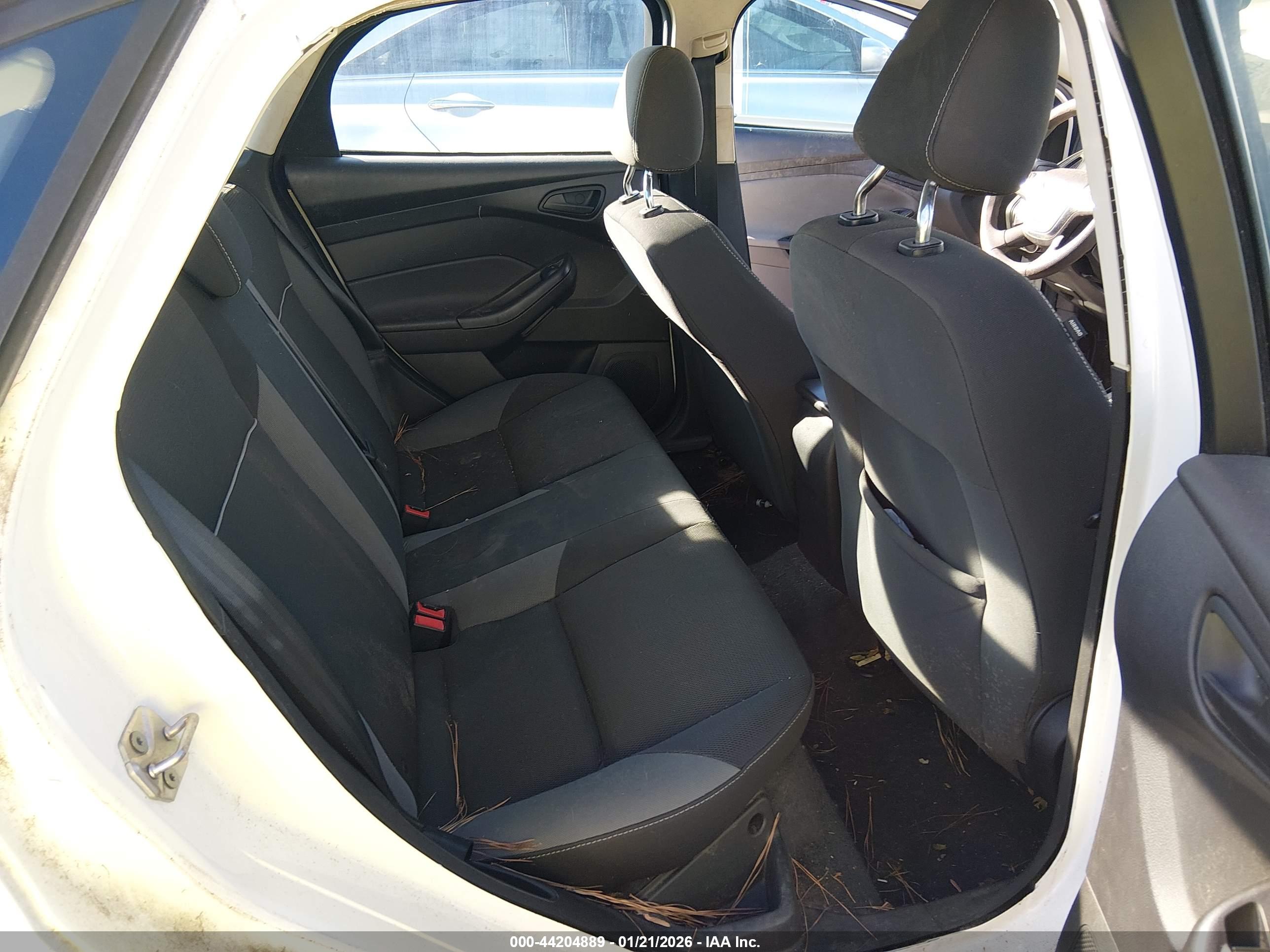FORD FOCUS image 8