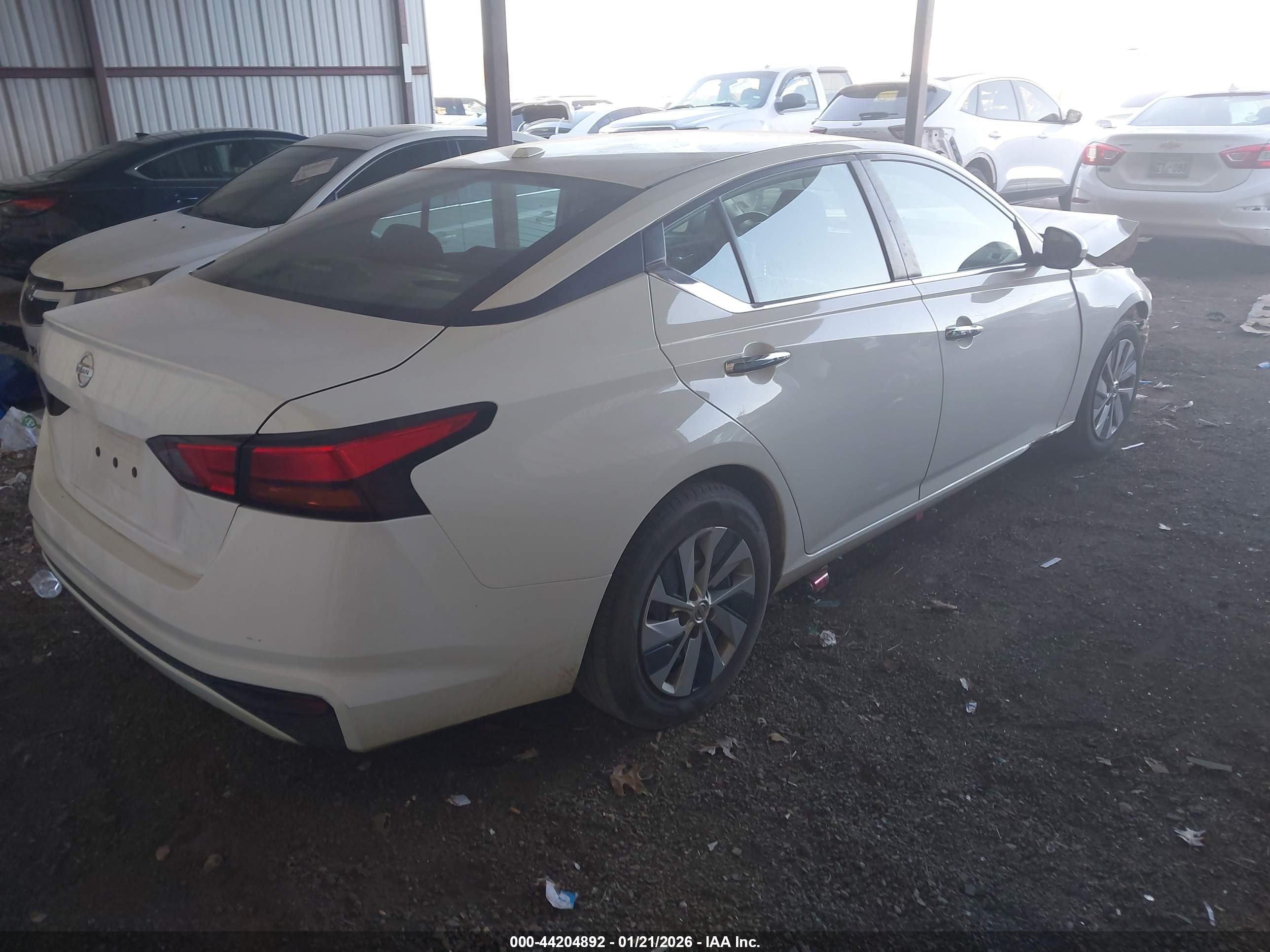 NISSAN ALTIMA image 4