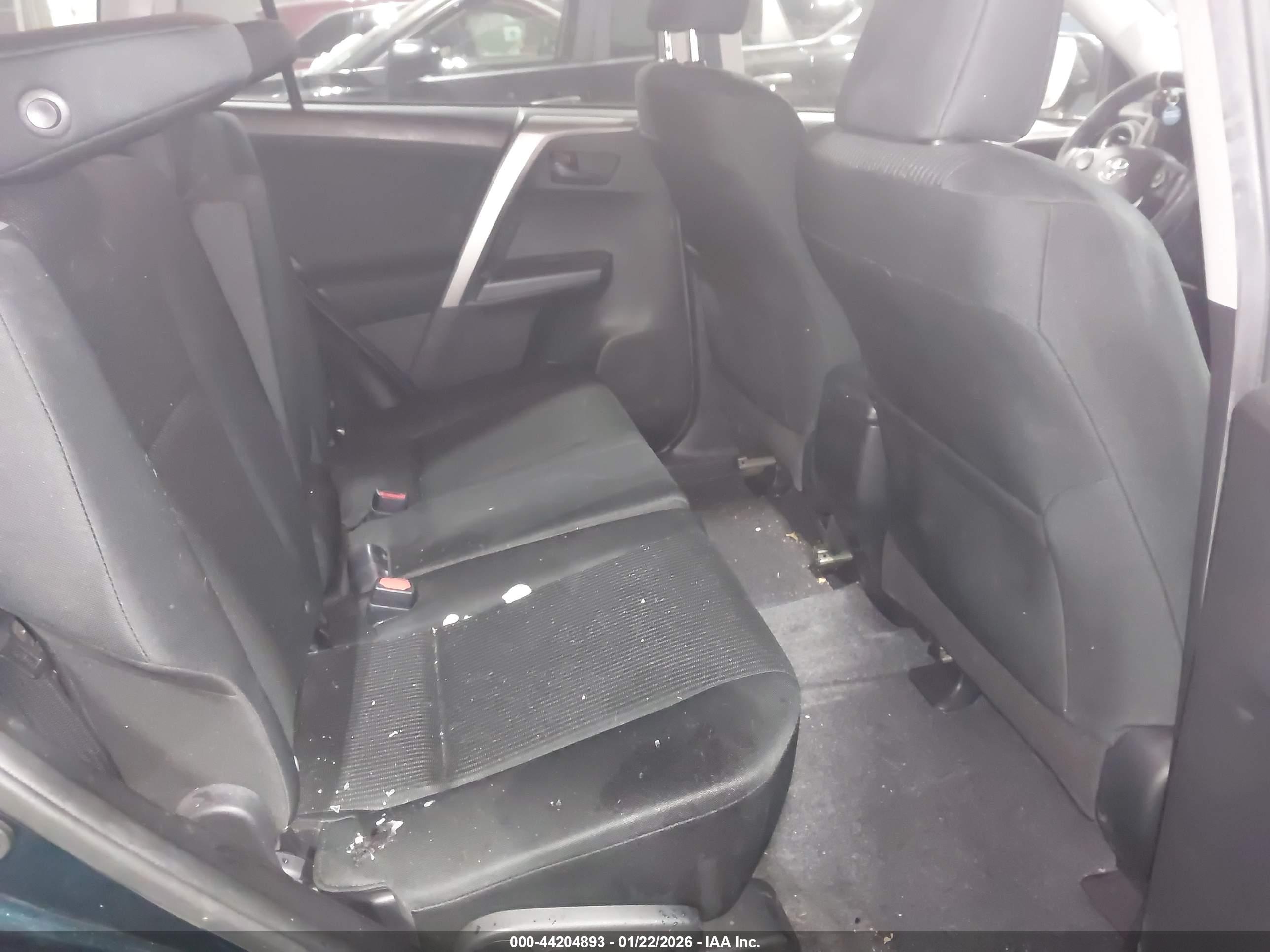 TOYOTA RAV4 image 8