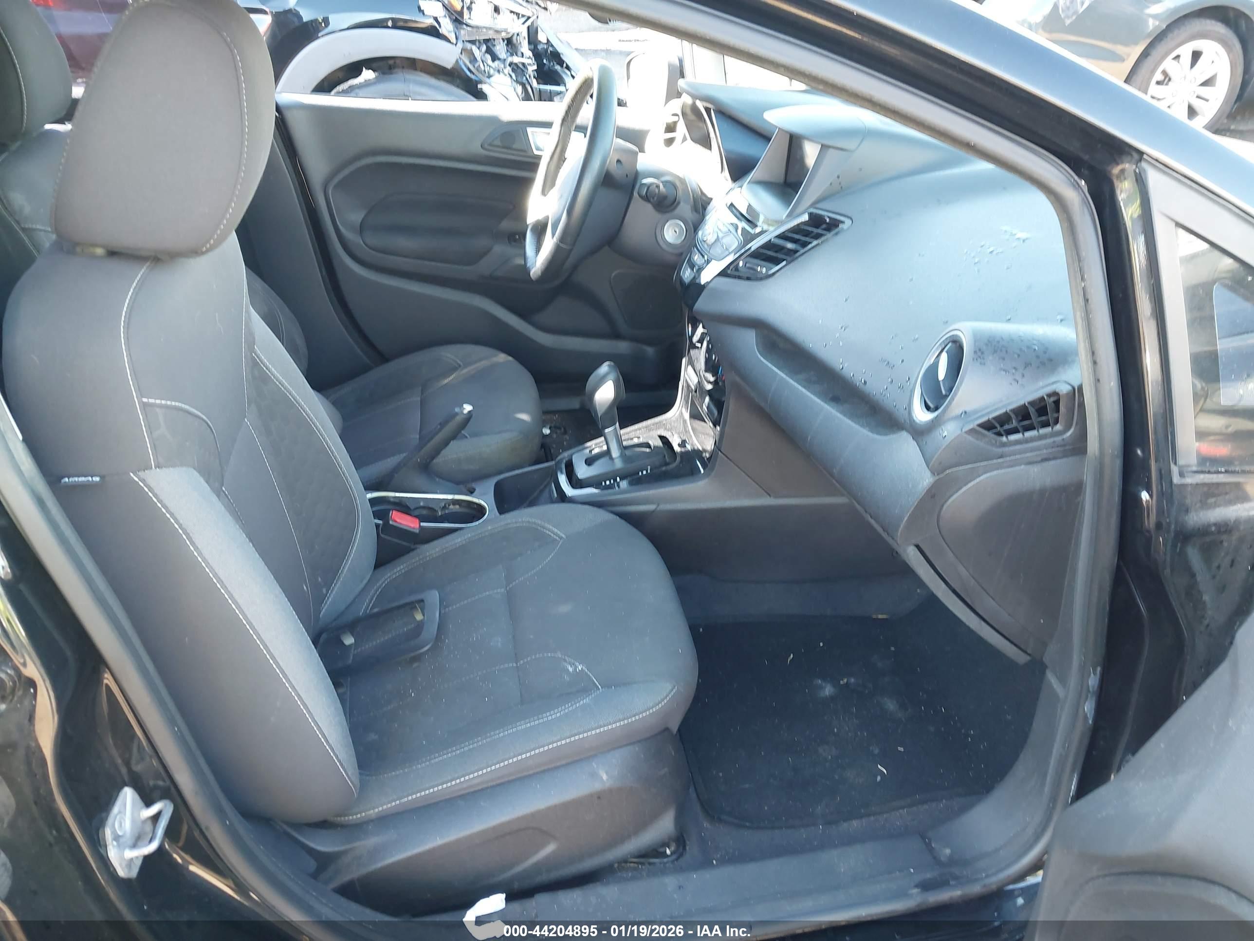 FORD FIESTA image 5
