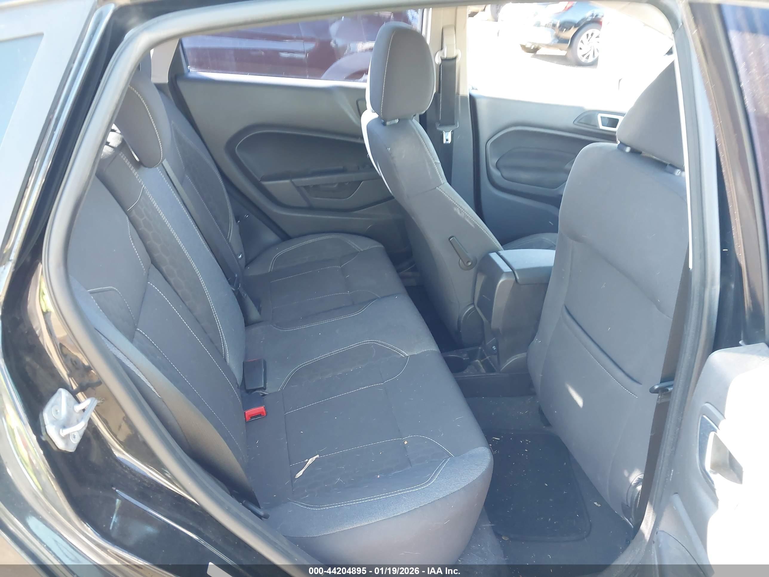 FORD FIESTA image 8