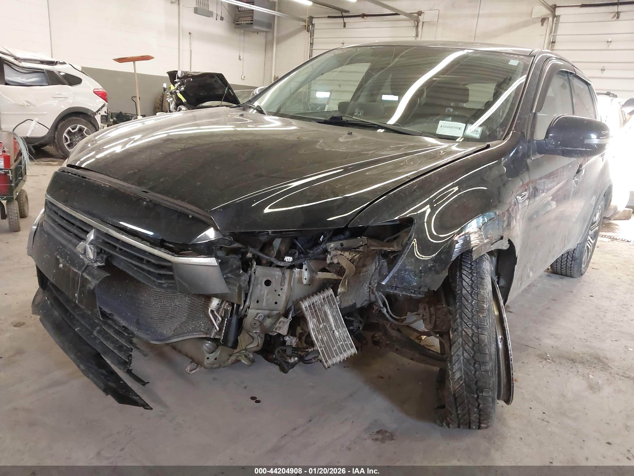 MITSUBISHI OUTLANDER image 2