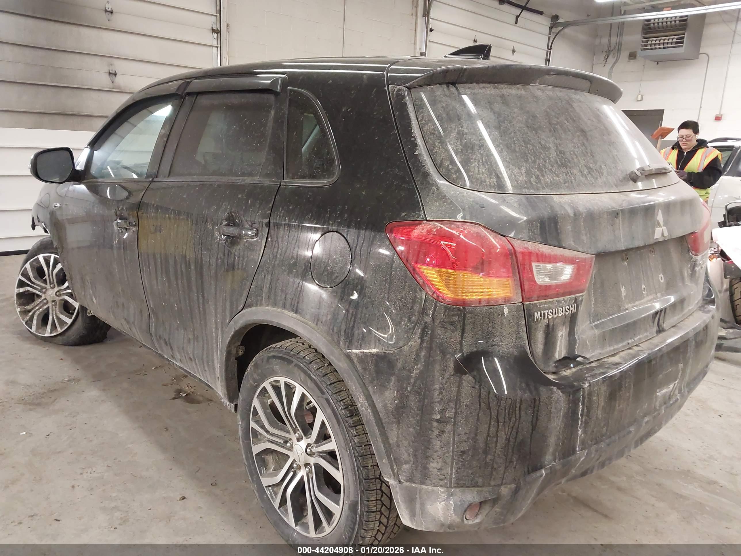 MITSUBISHI OUTLANDER image 3