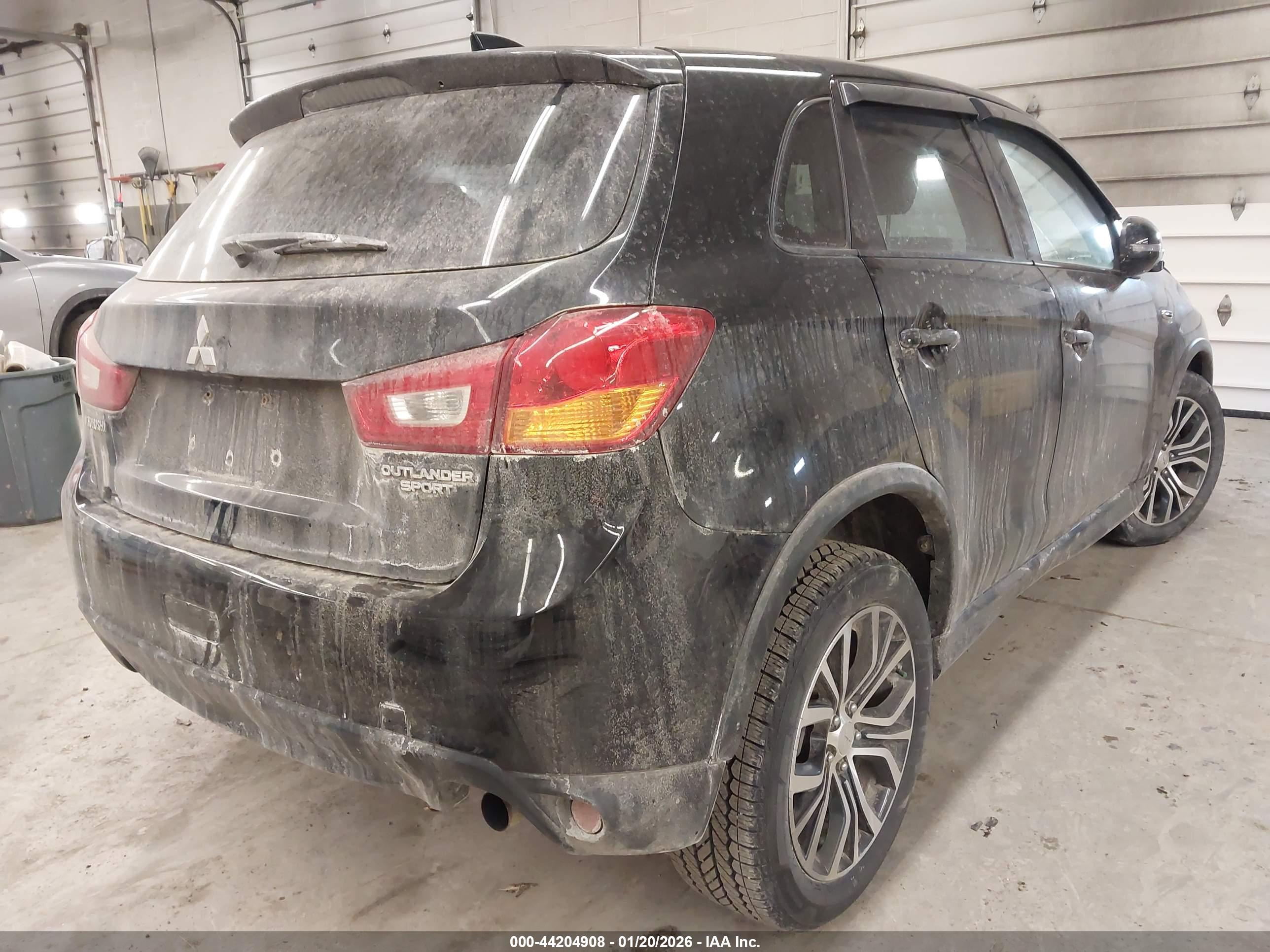 MITSUBISHI OUTLANDER image 4