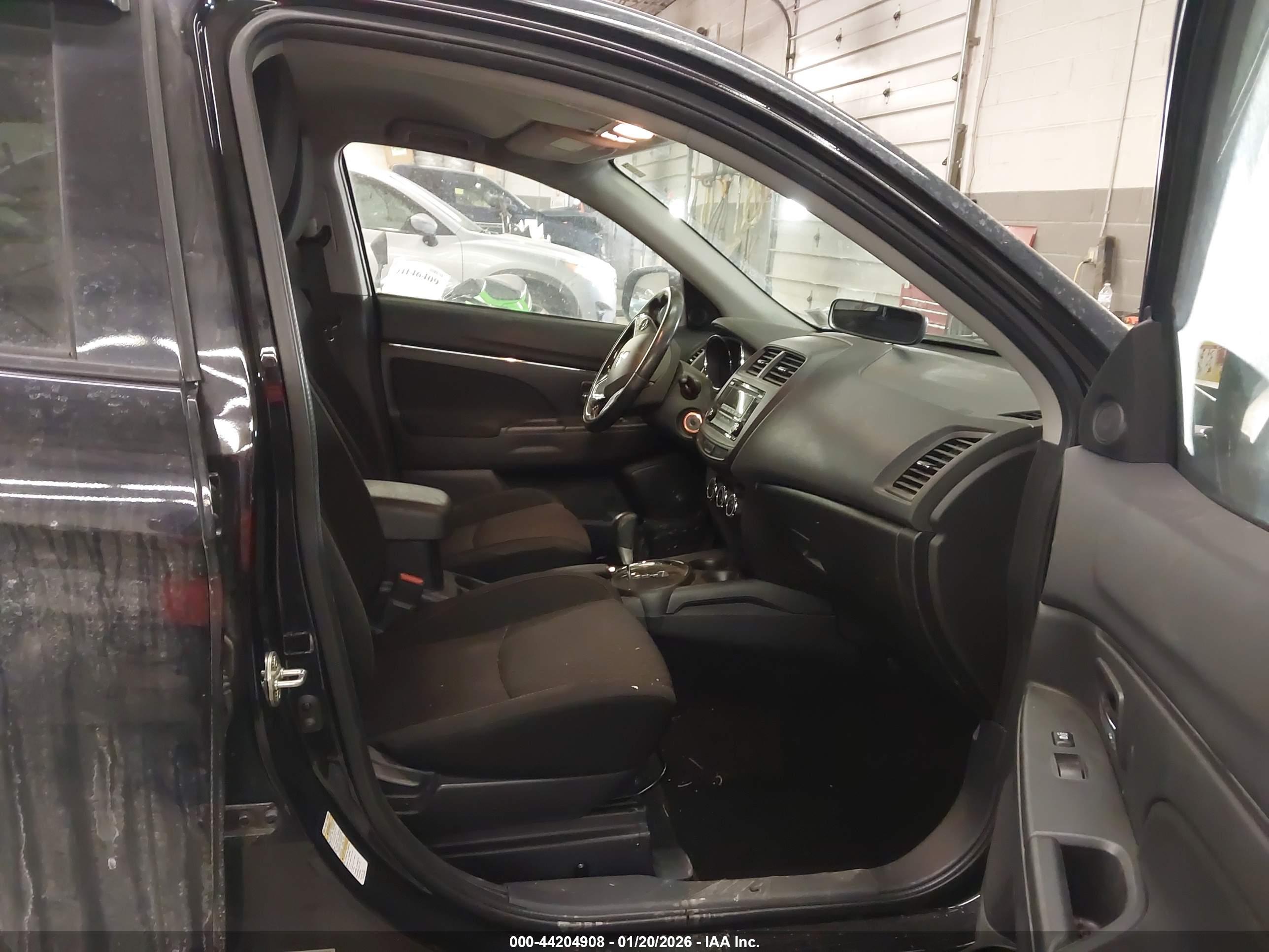 MITSUBISHI OUTLANDER image 5
