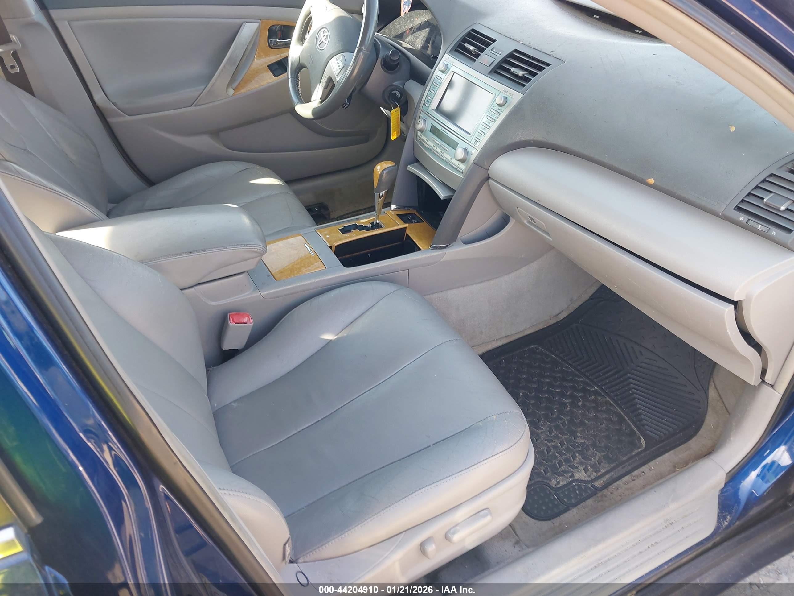 TOYOTA CAMRY image 5