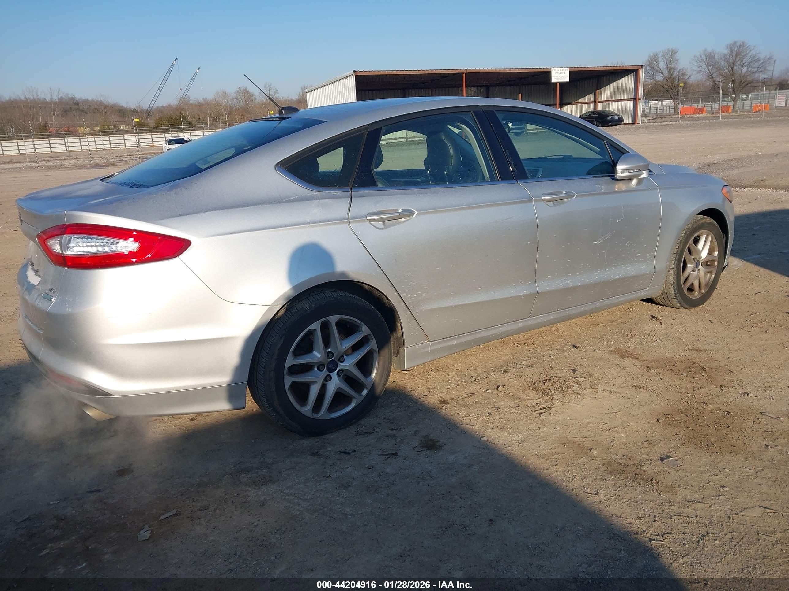 FORD FUSION image 4