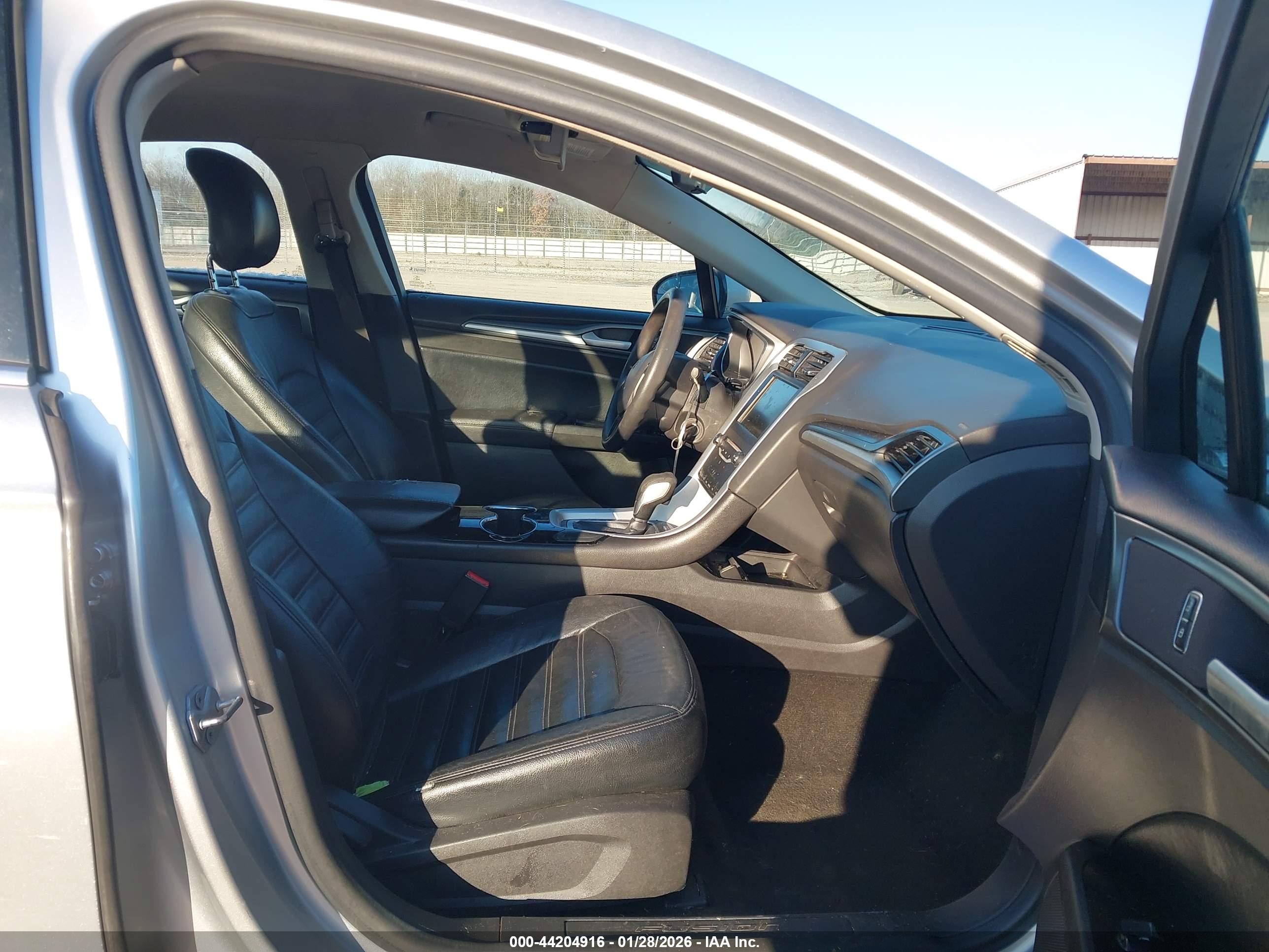 FORD FUSION image 5