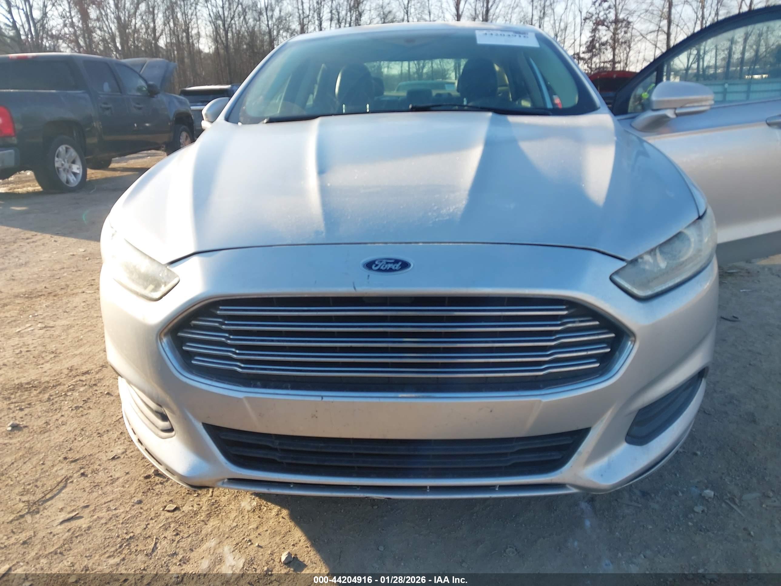 FORD FUSION image 6