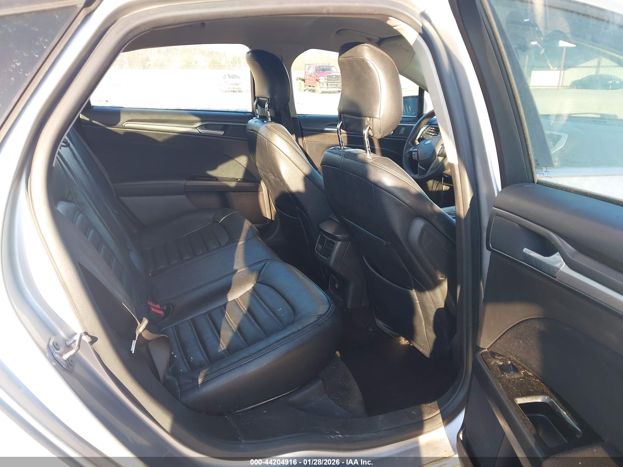 FORD FUSION image 8