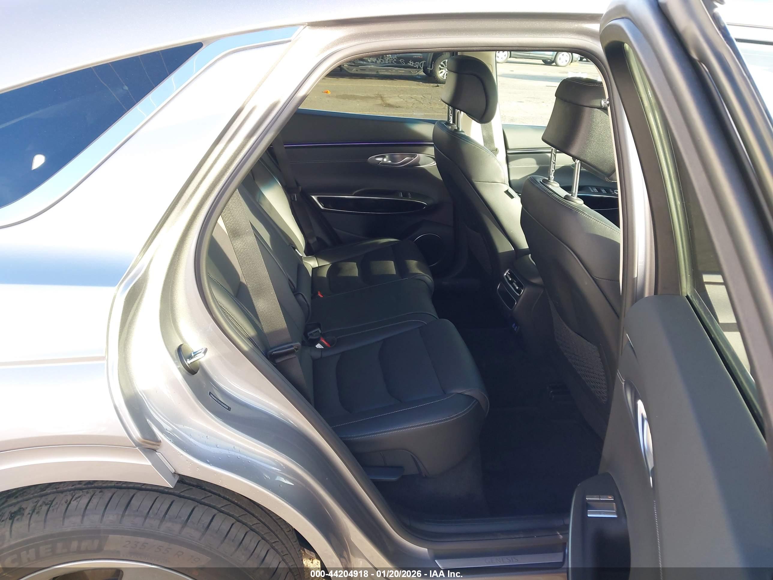 GENESIS GV70 image 8