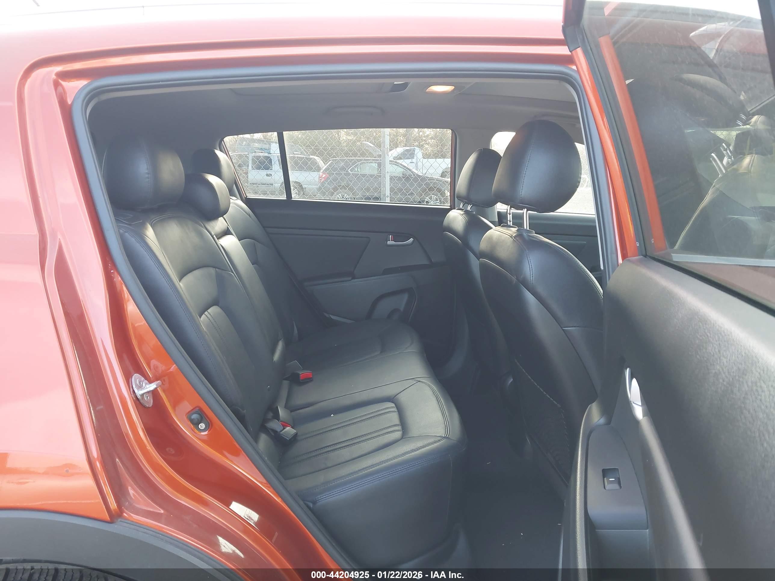 KIA SPORTAGE image 8