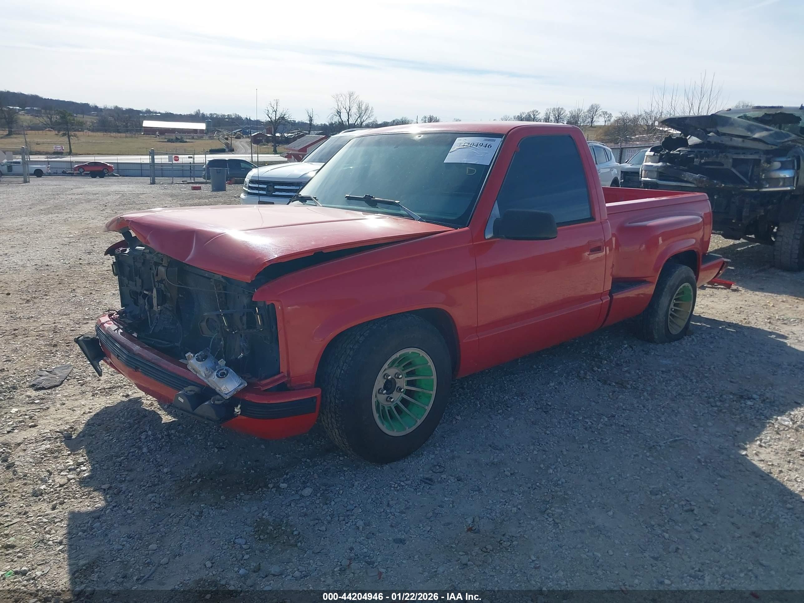 CHEVROLET GMT-400 image 2