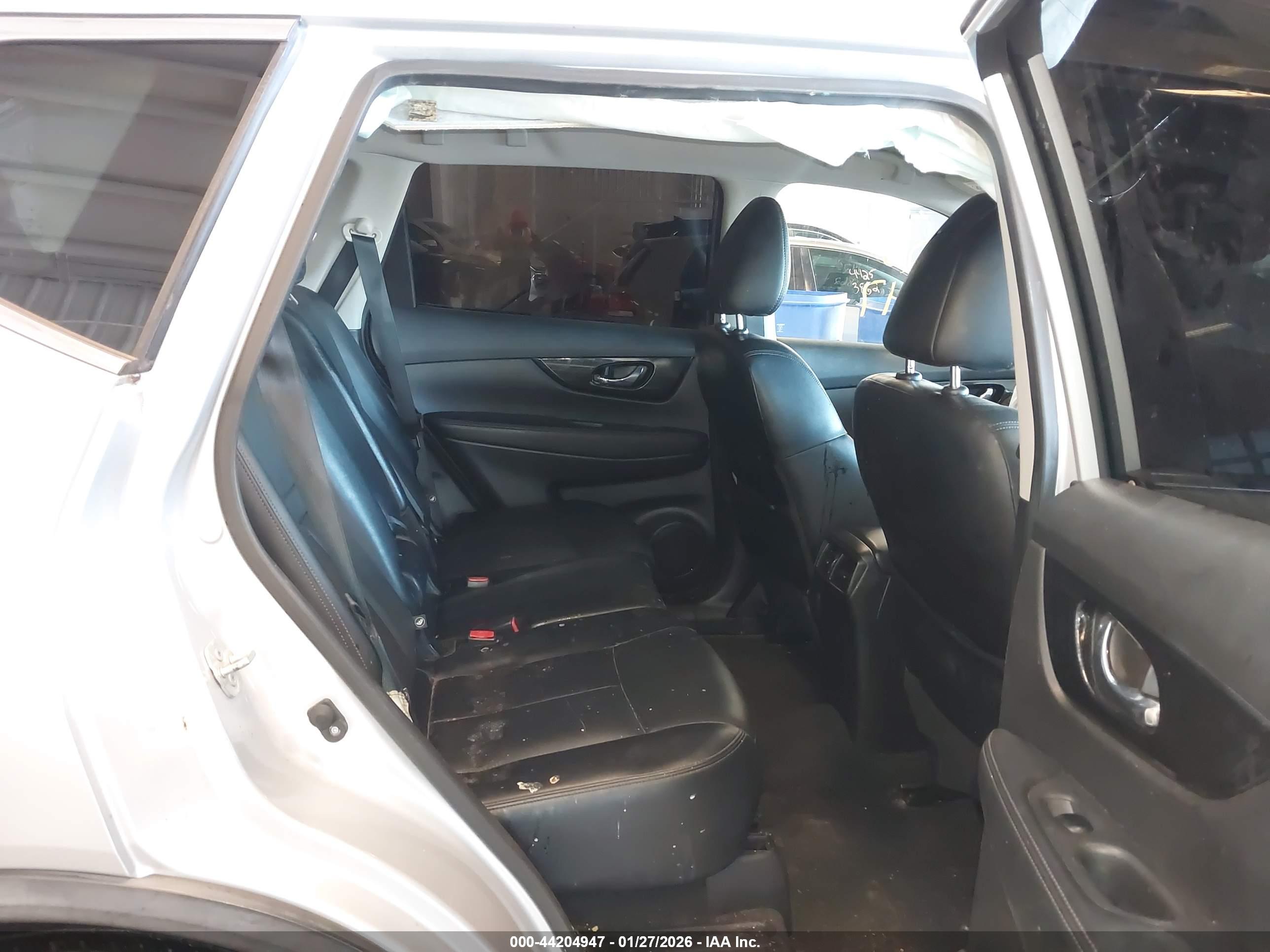 NISSAN ROGUE image 8