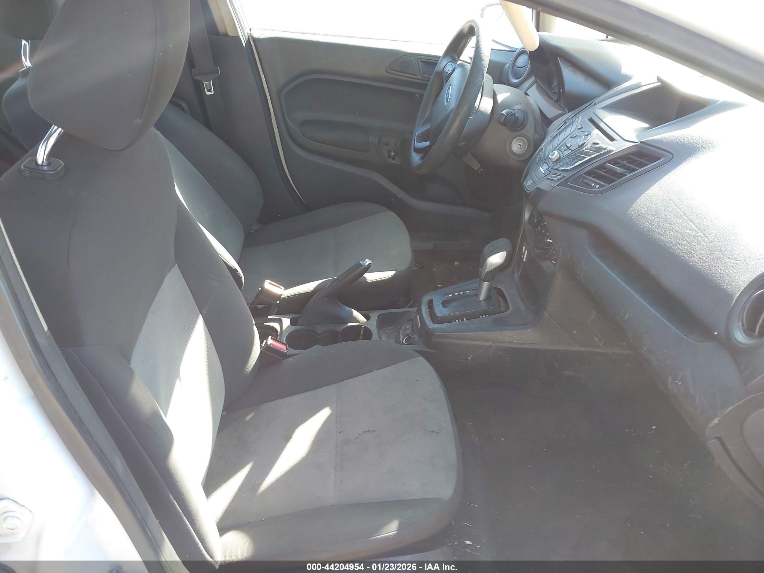 FORD FIESTA image 5