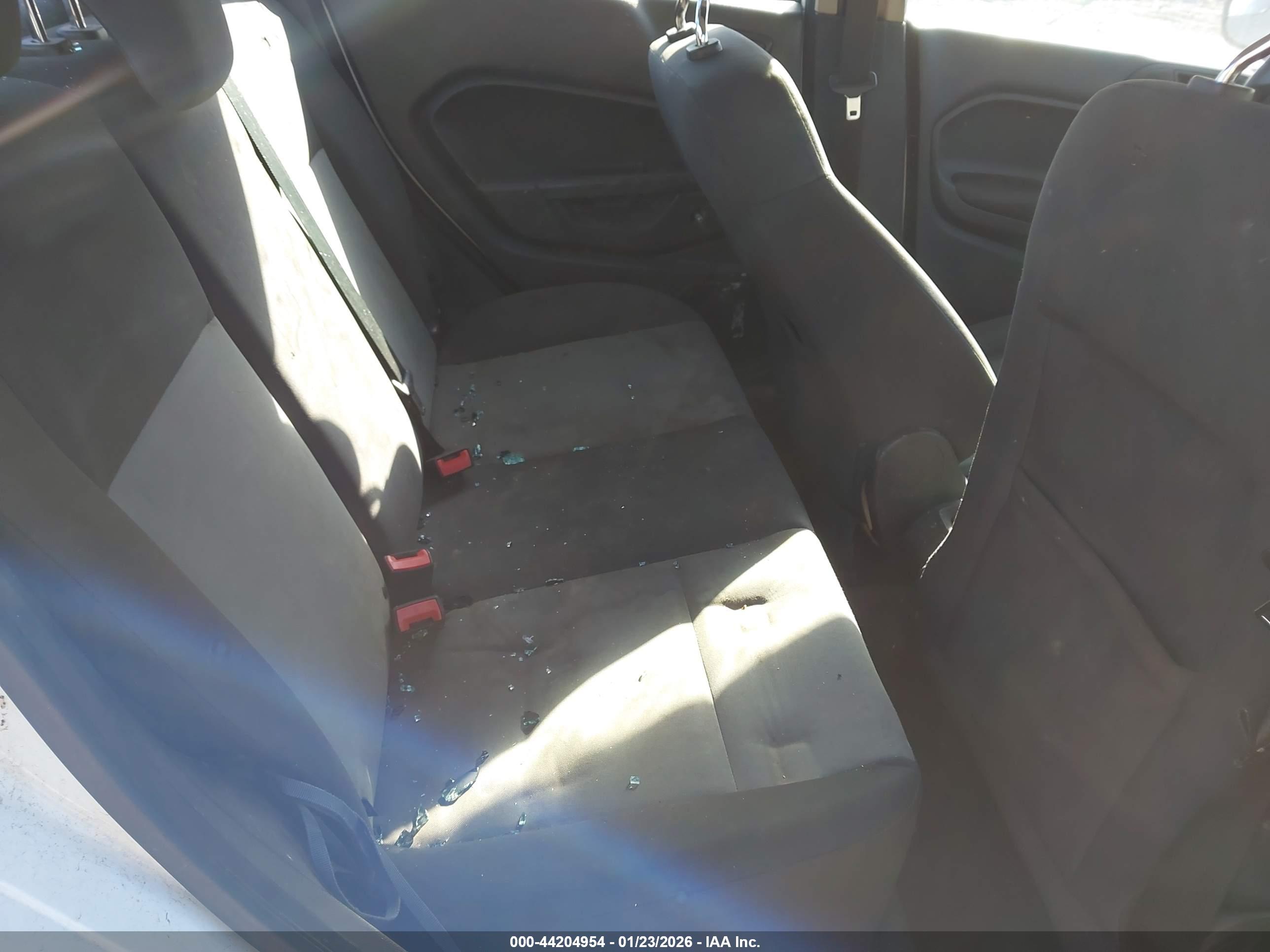 FORD FIESTA image 8