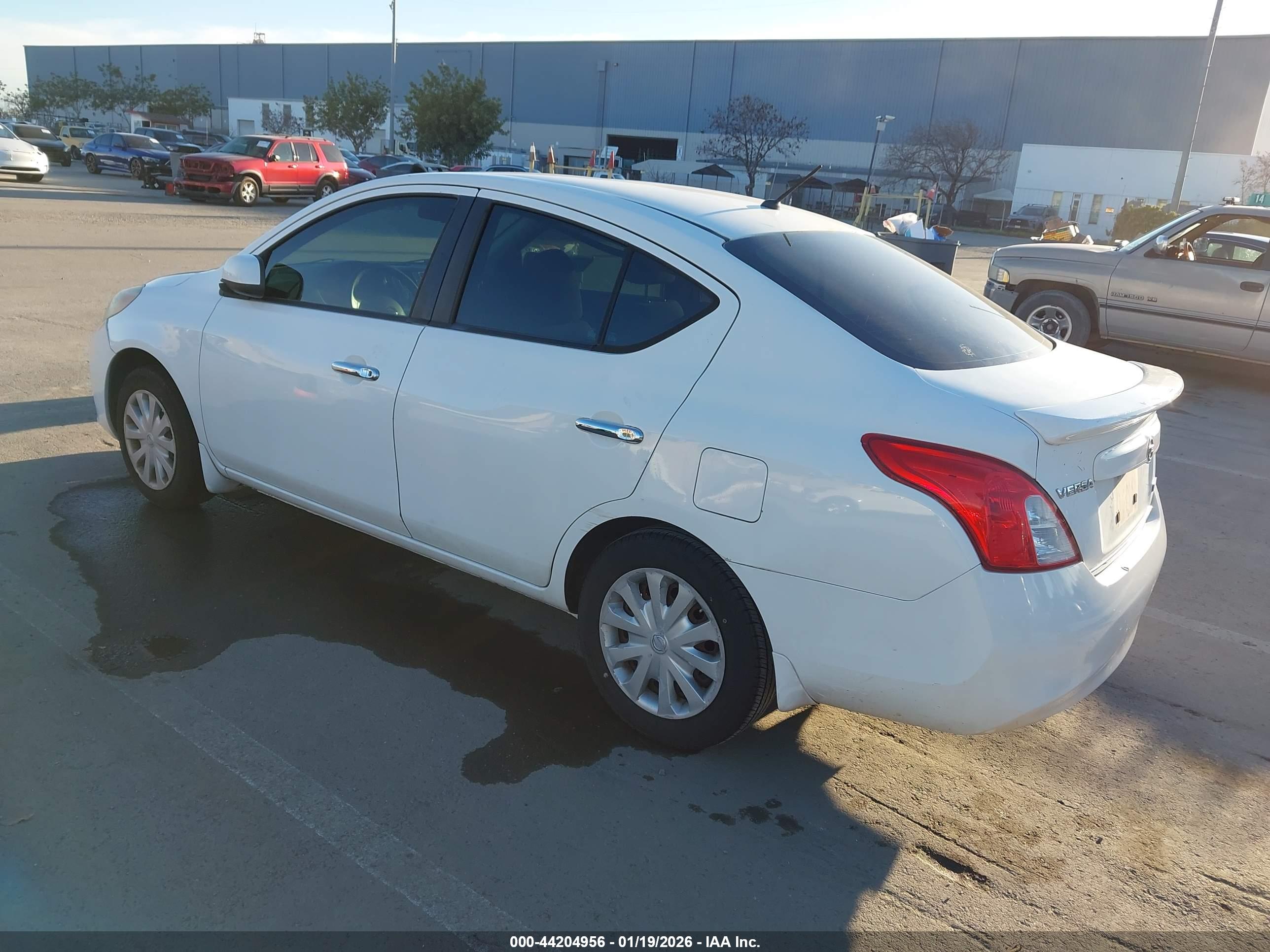 NISSAN VERSA image 3