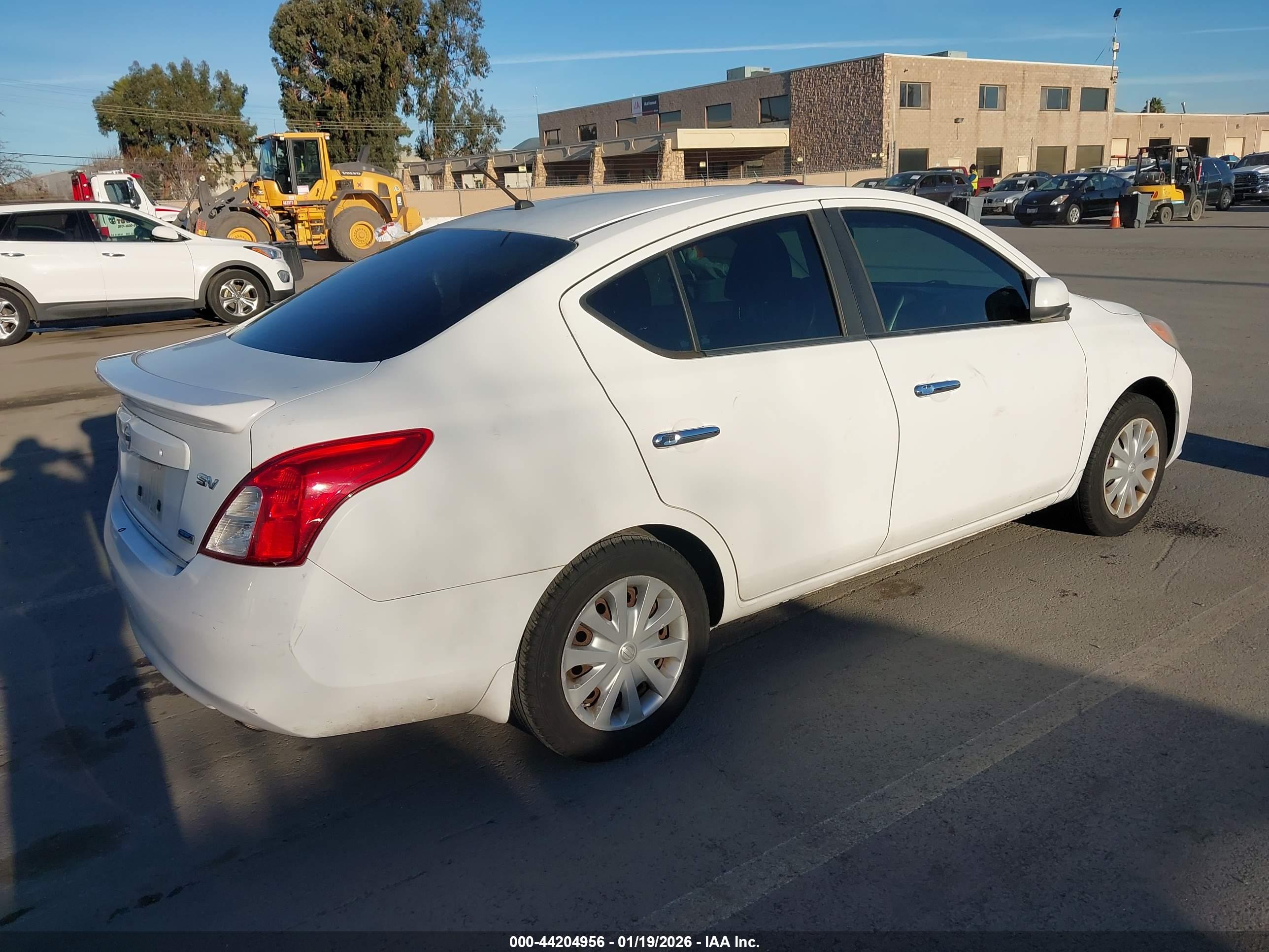 NISSAN VERSA image 4