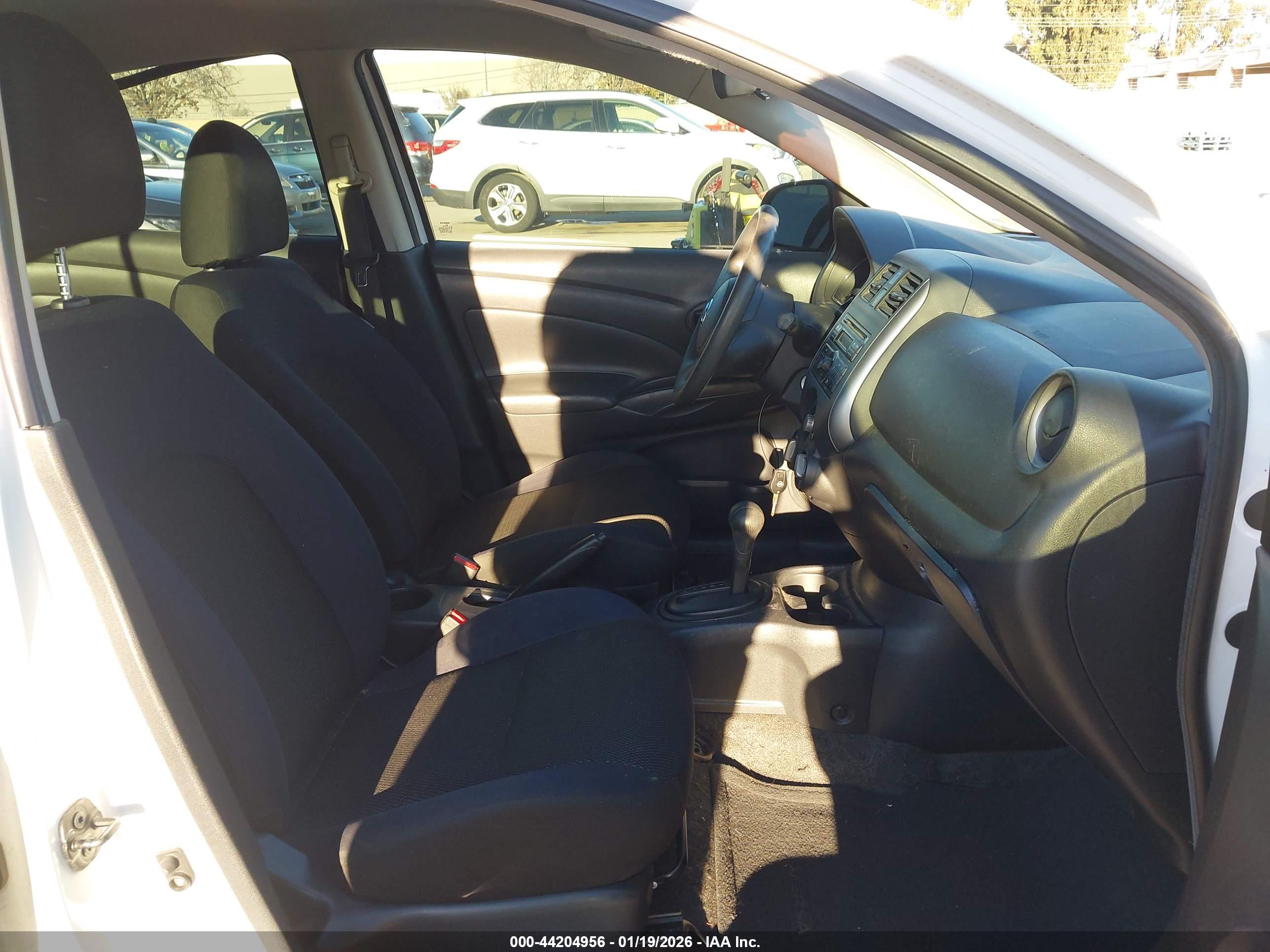 NISSAN VERSA image 5