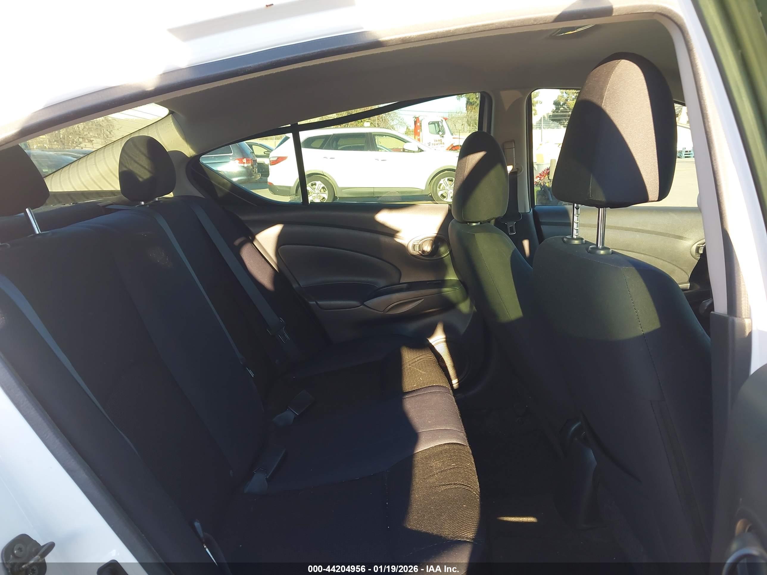 NISSAN VERSA image 8