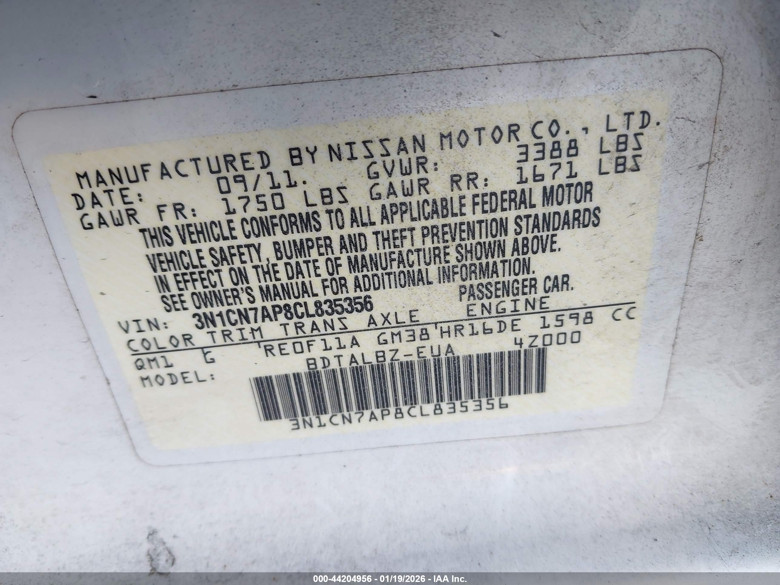 NISSAN VERSA image 9