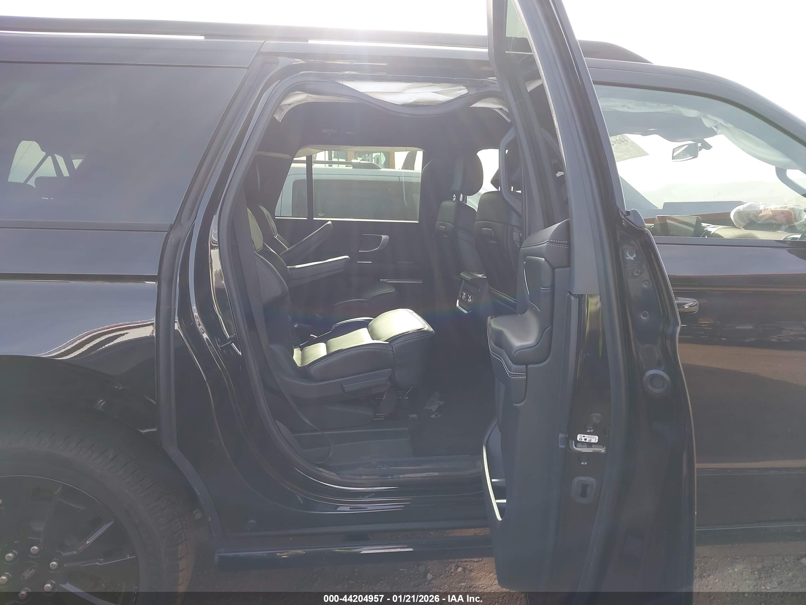 FORD EXPEDITION image 8