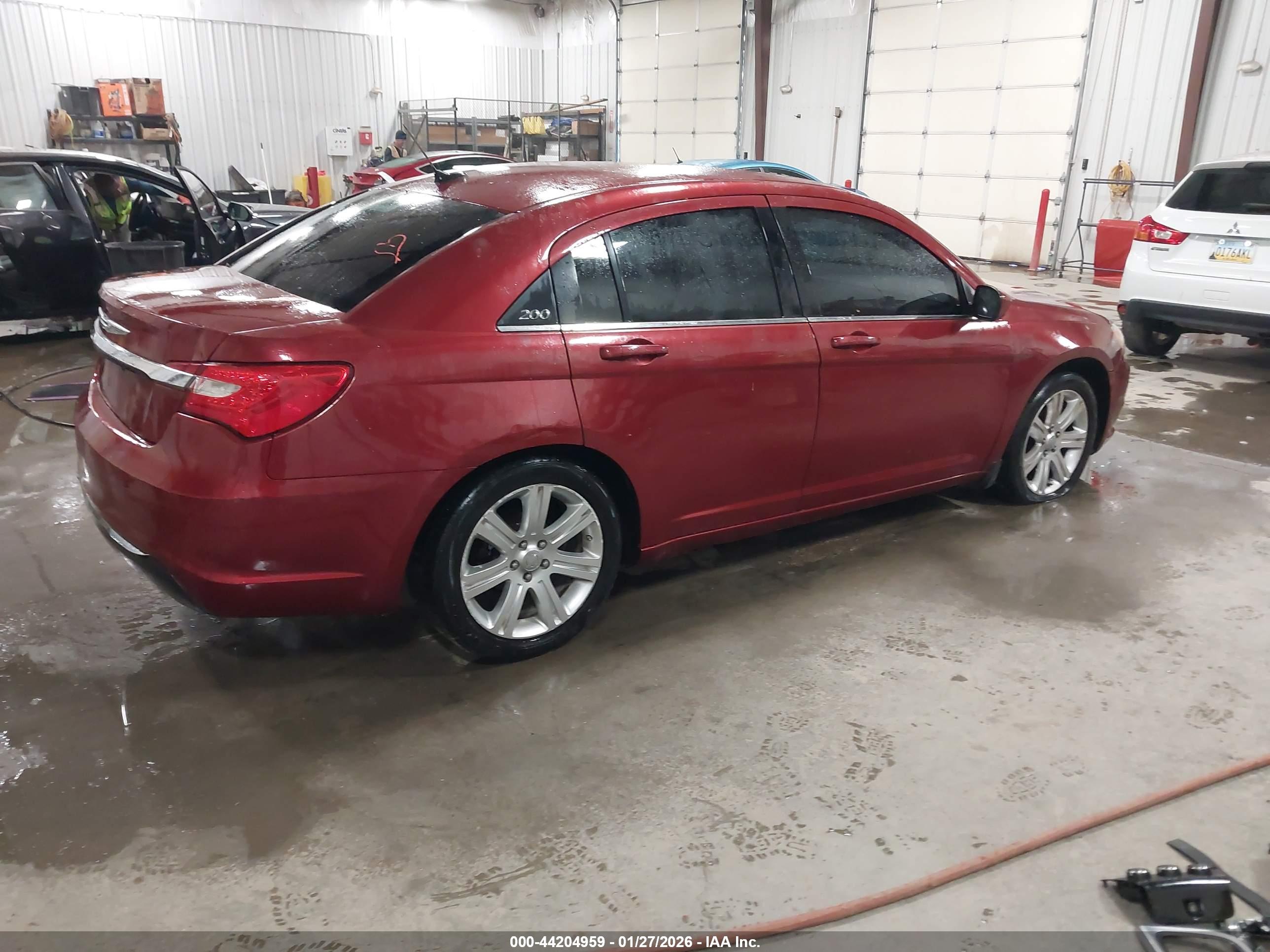 CHRYSLER 200 image 4