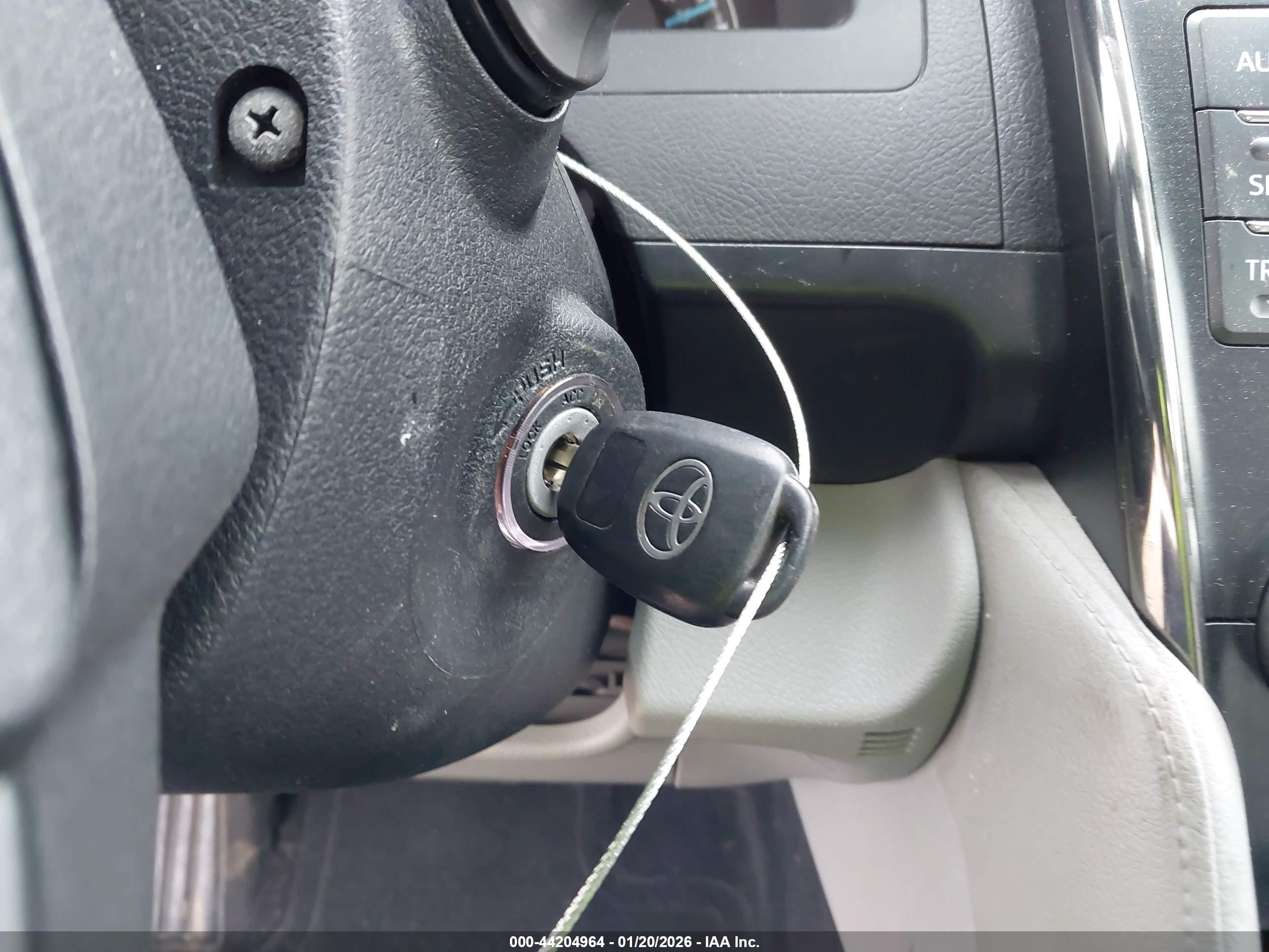 TOYOTA CAMRY image 11