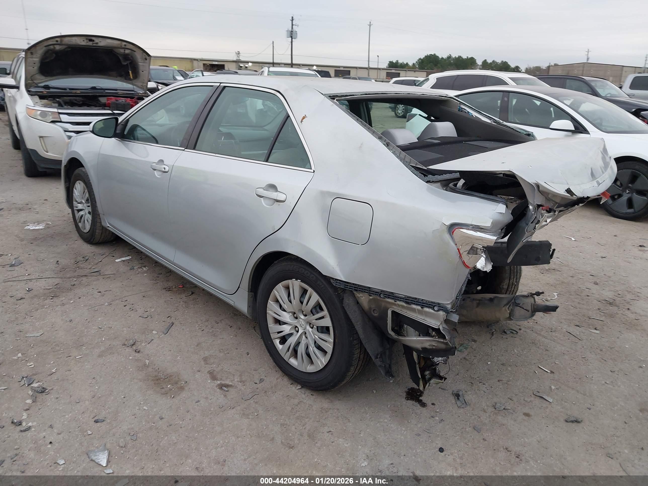 TOYOTA CAMRY image 3