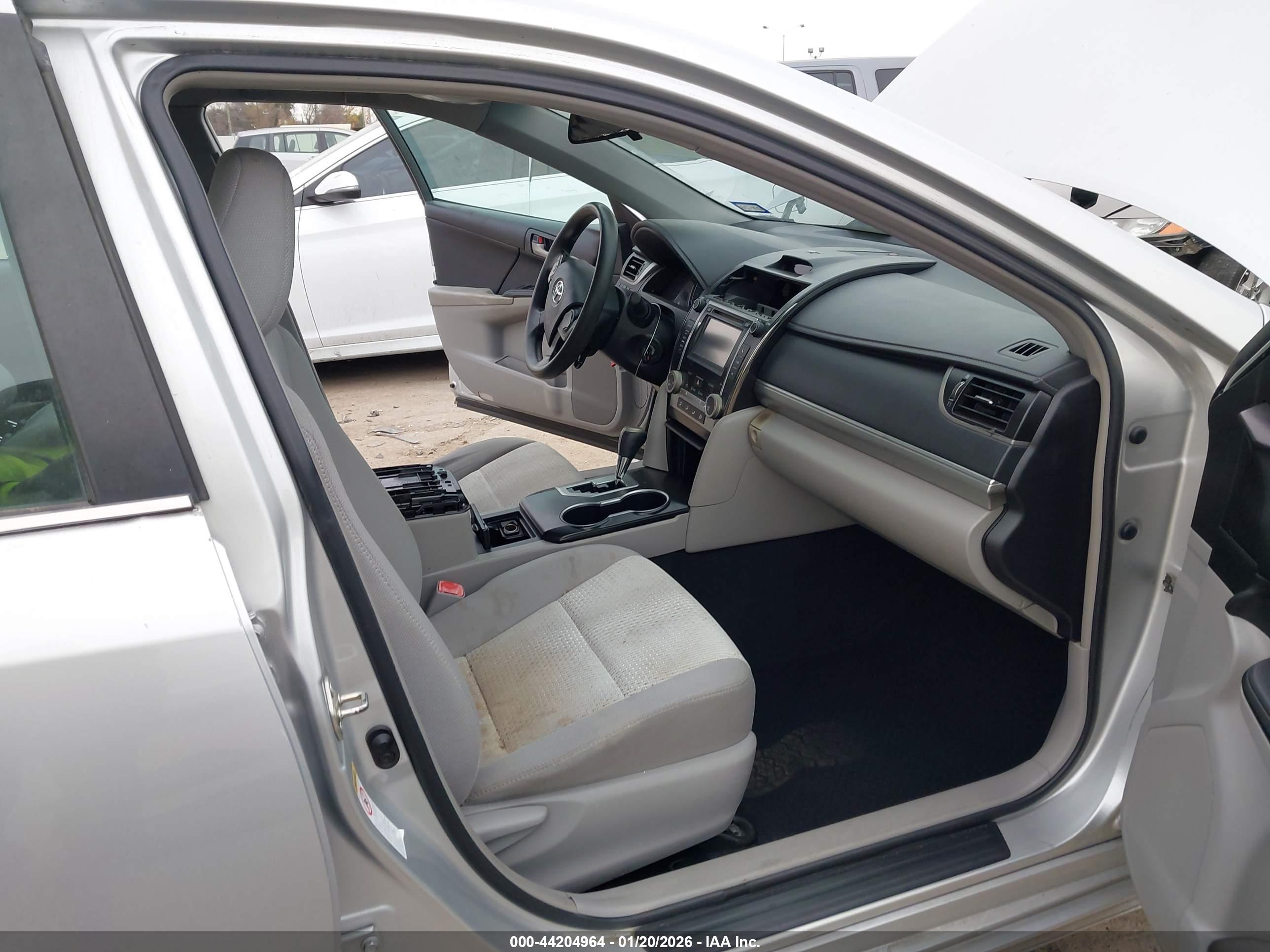 TOYOTA CAMRY image 5