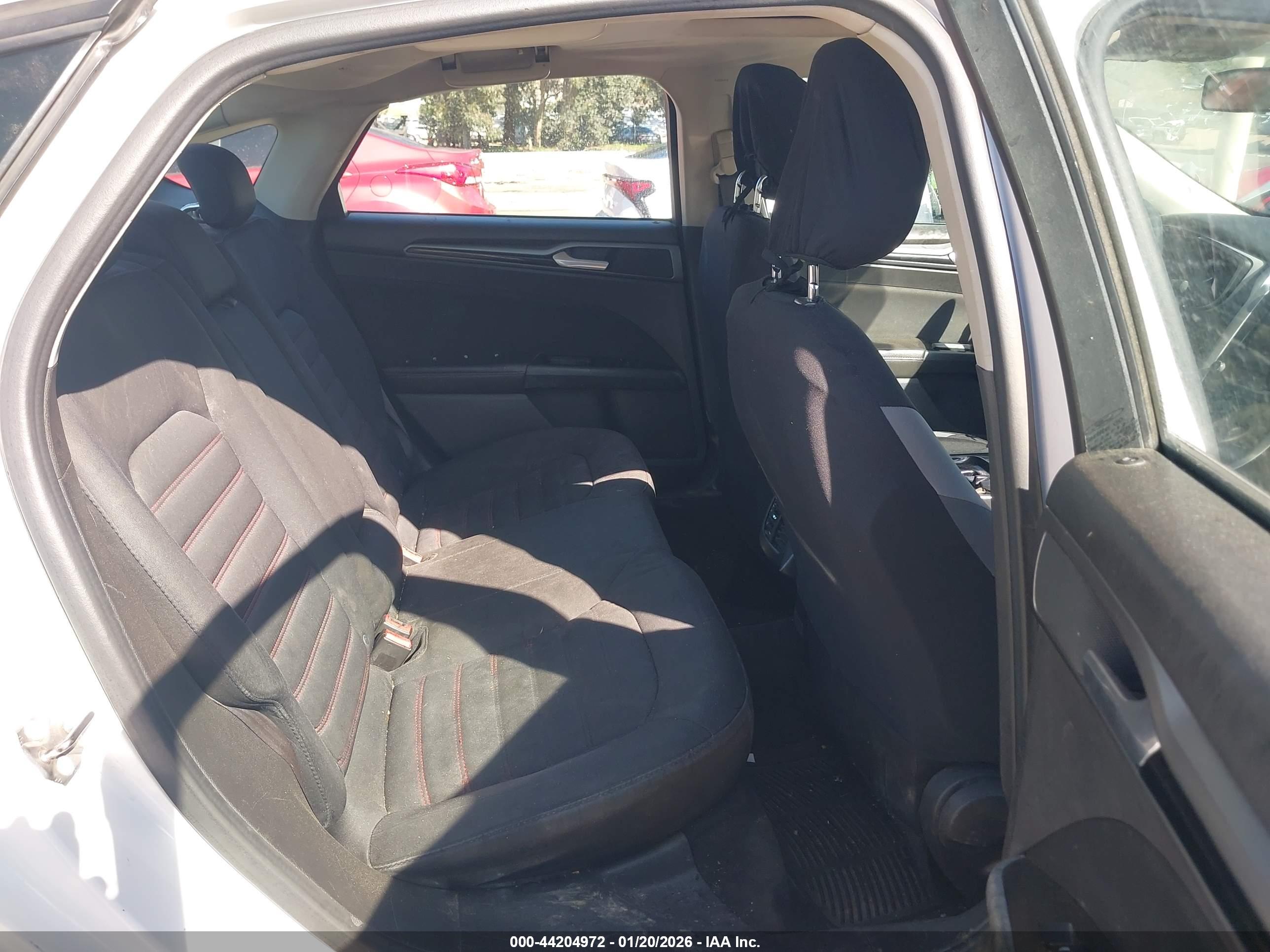 FORD FUSION image 8