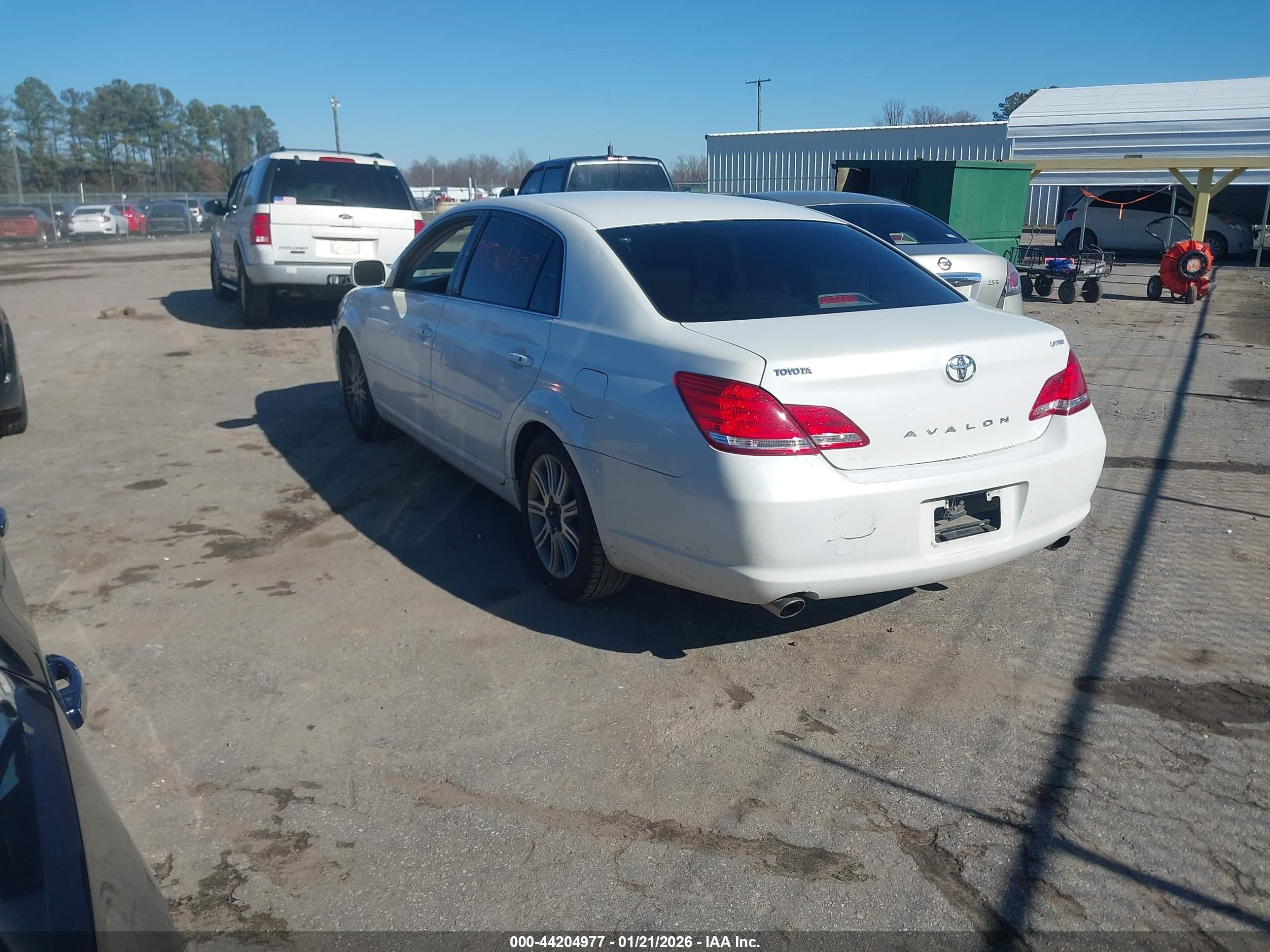 TOYOTA AVALON image 3