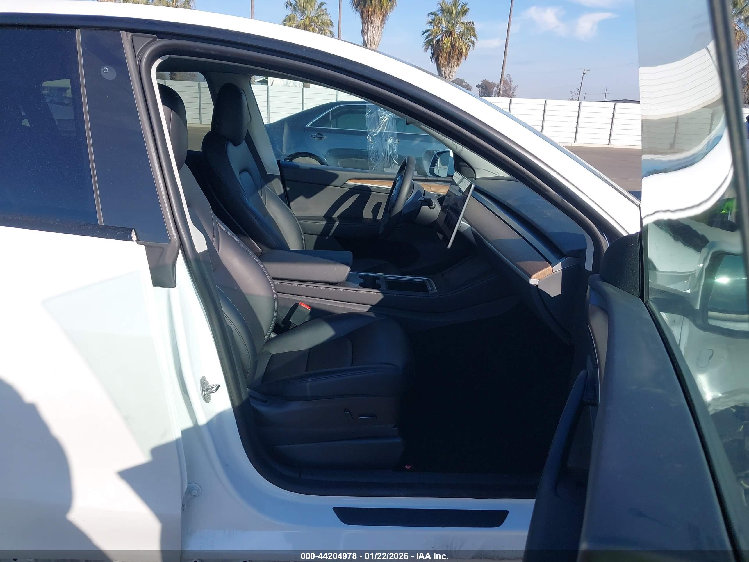 TESLA MODEL image 5