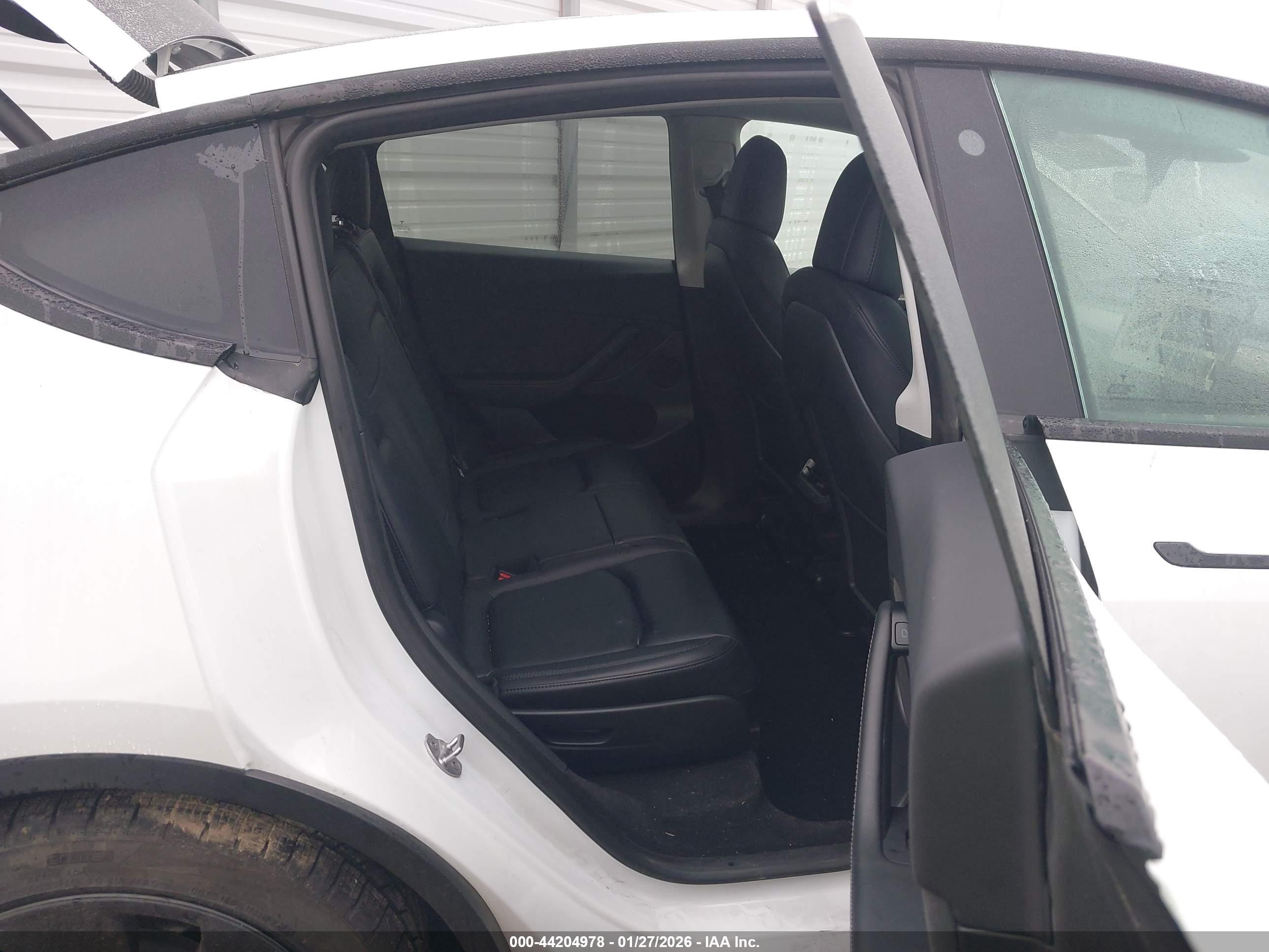 TESLA MODEL image 8