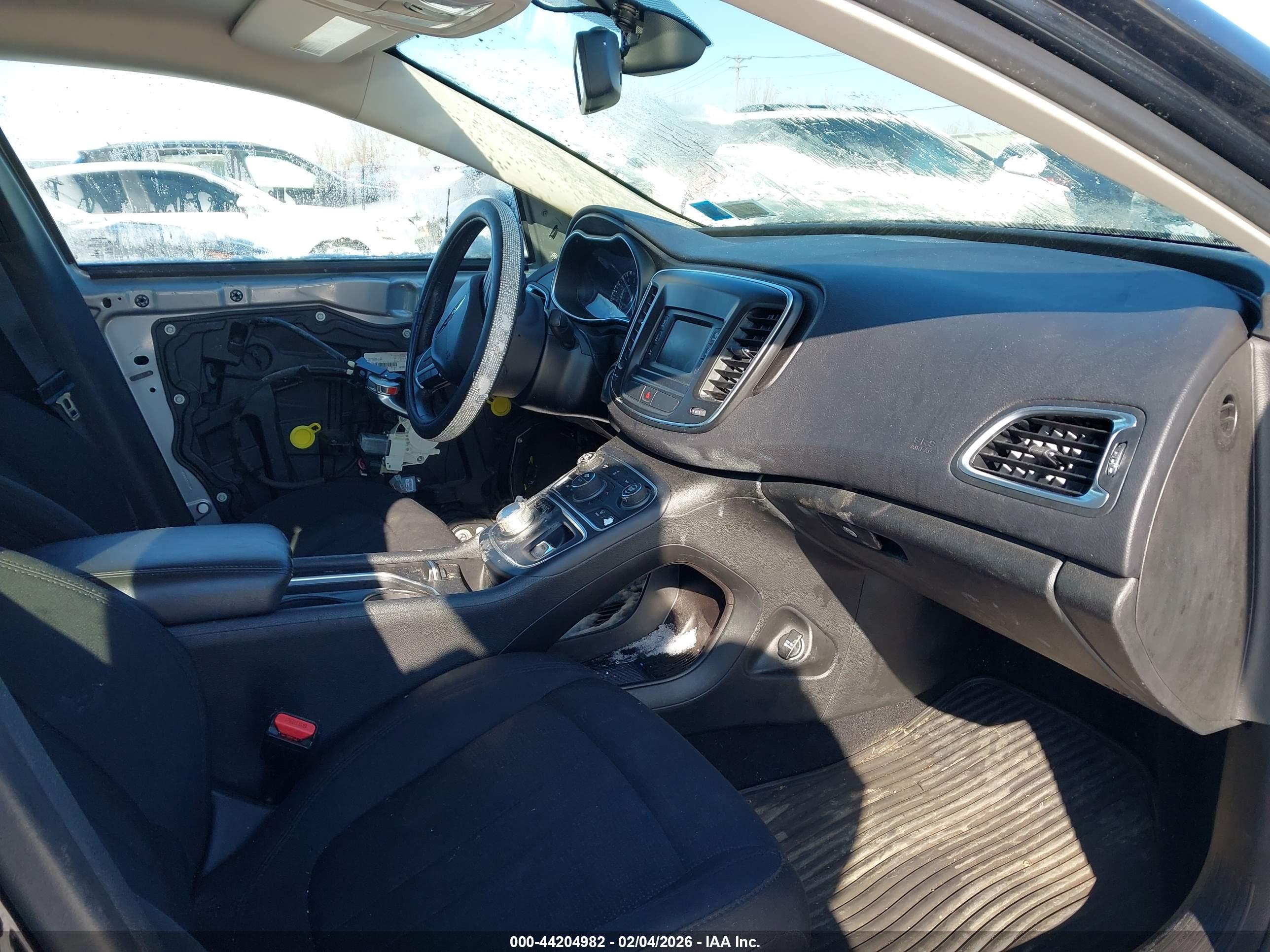 CHRYSLER 200 image 5