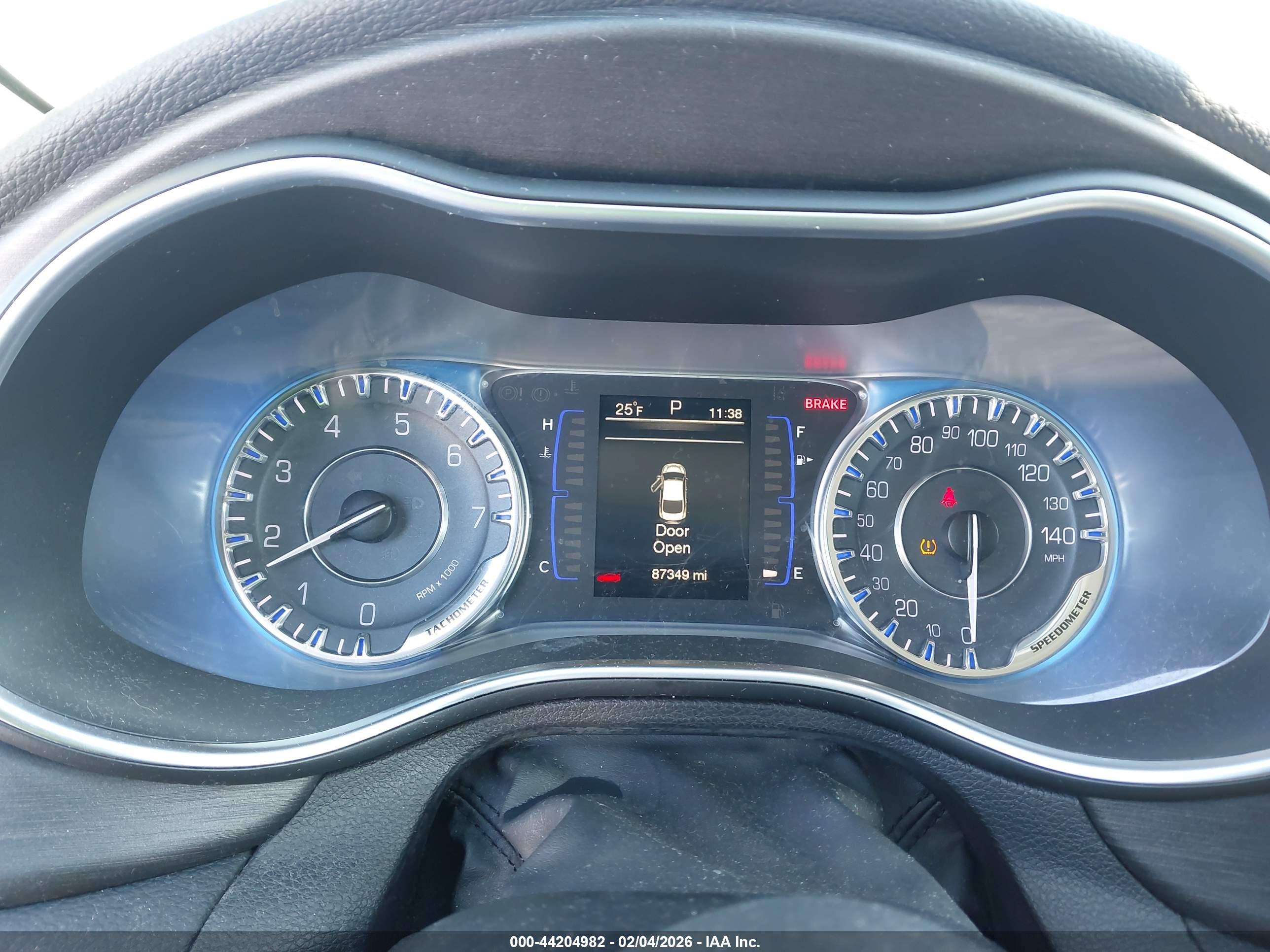 CHRYSLER 200 image 7