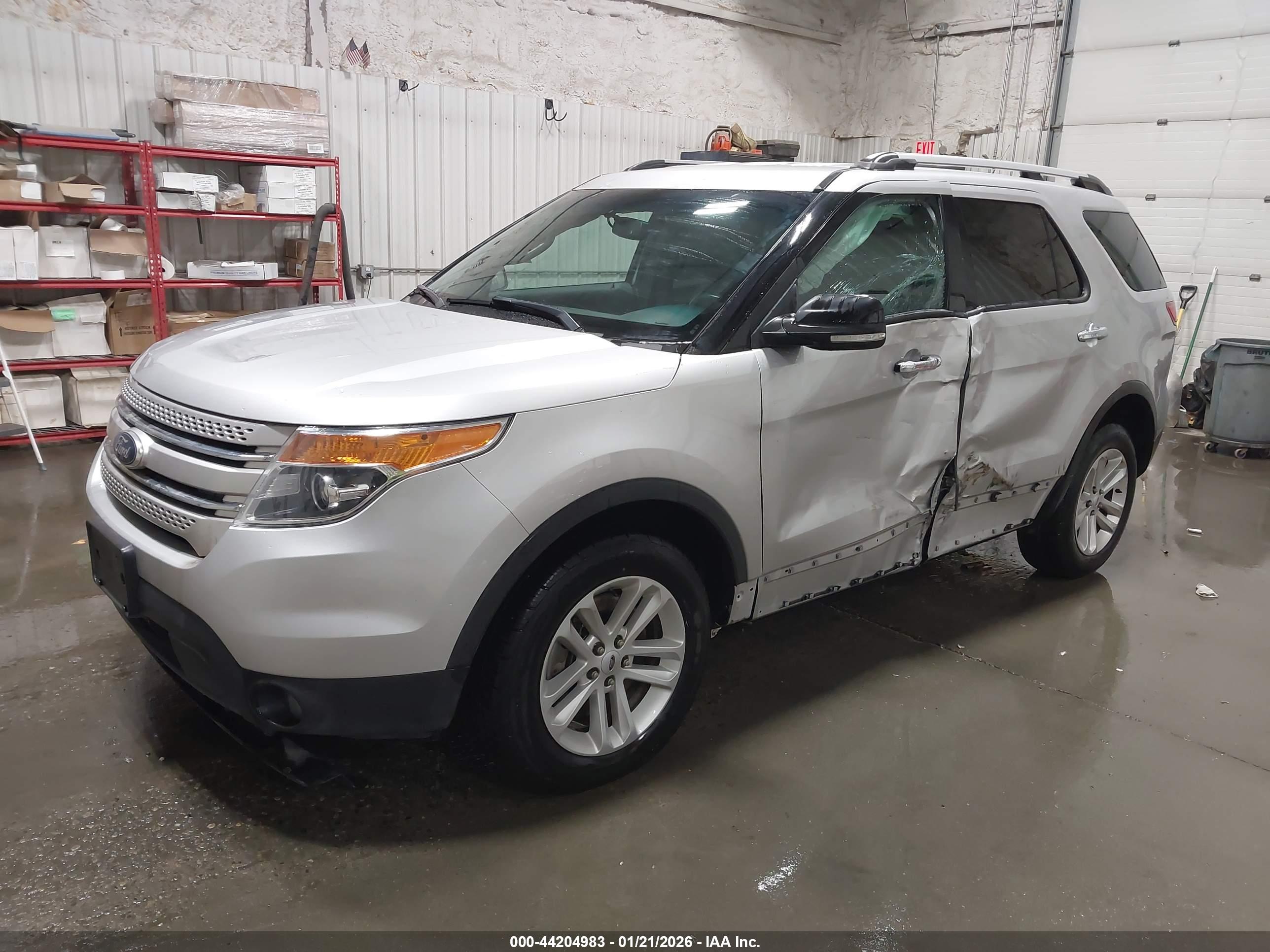 FORD EXPLORER image 2