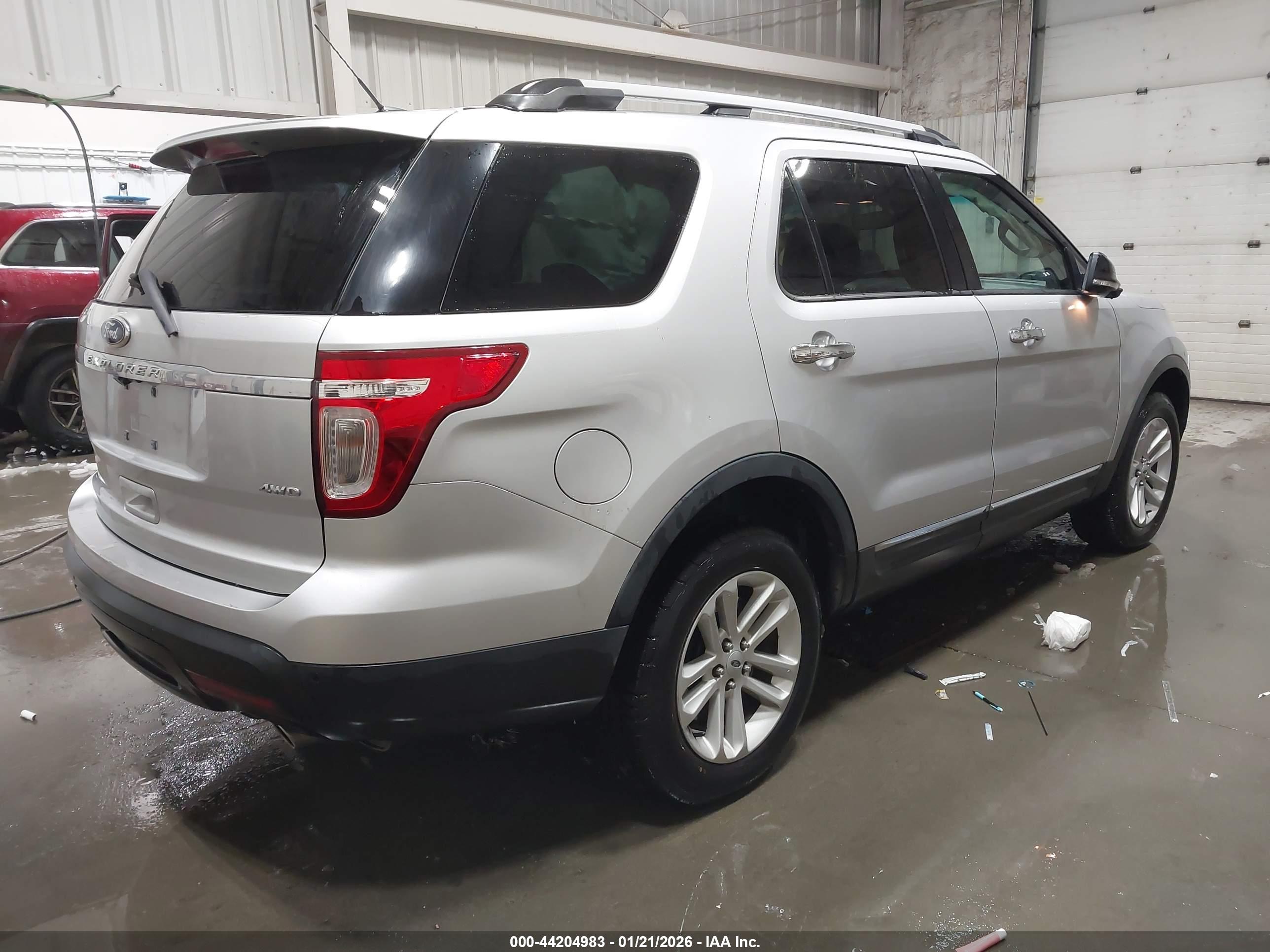 FORD EXPLORER image 4
