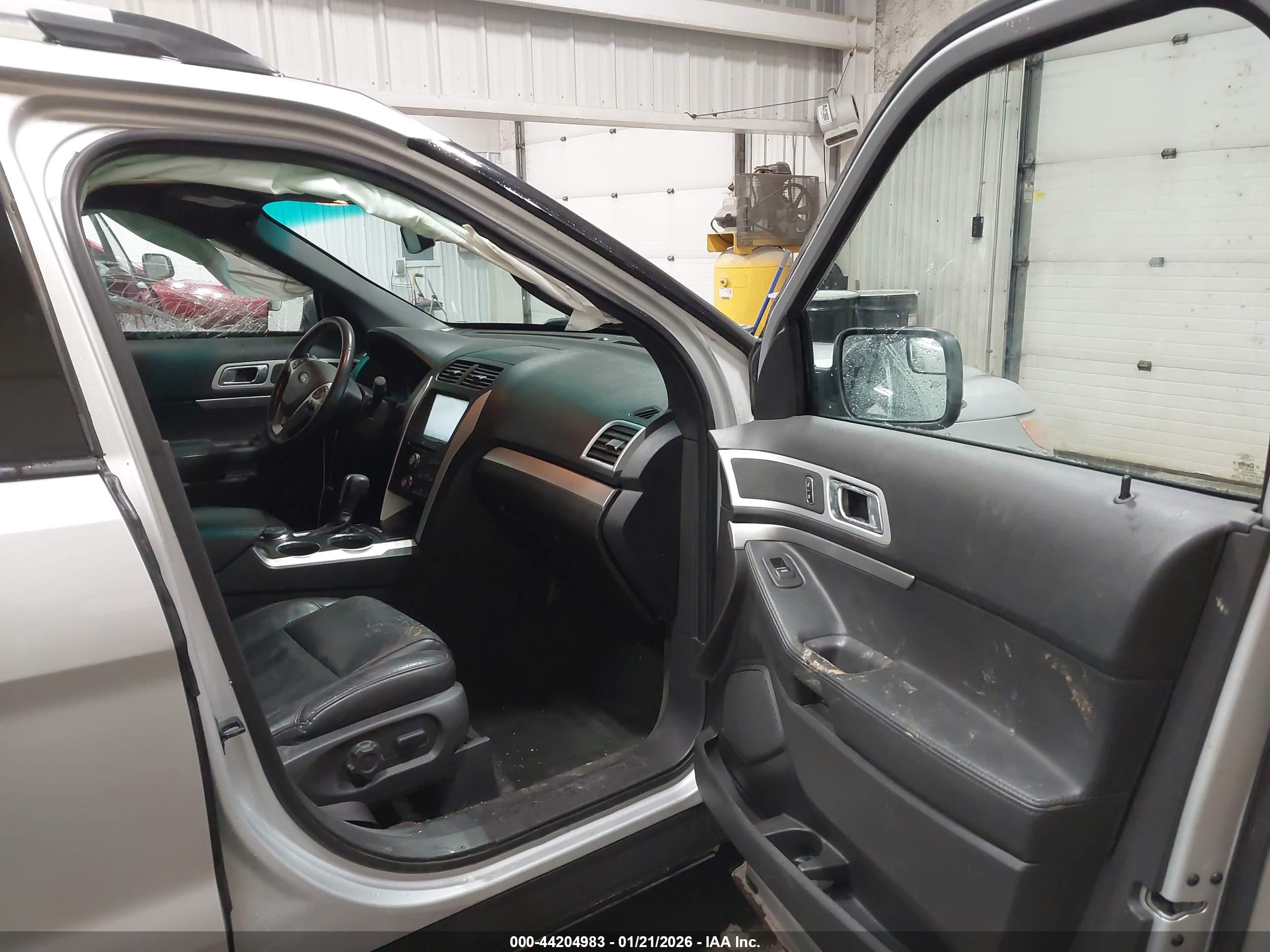 FORD EXPLORER image 5