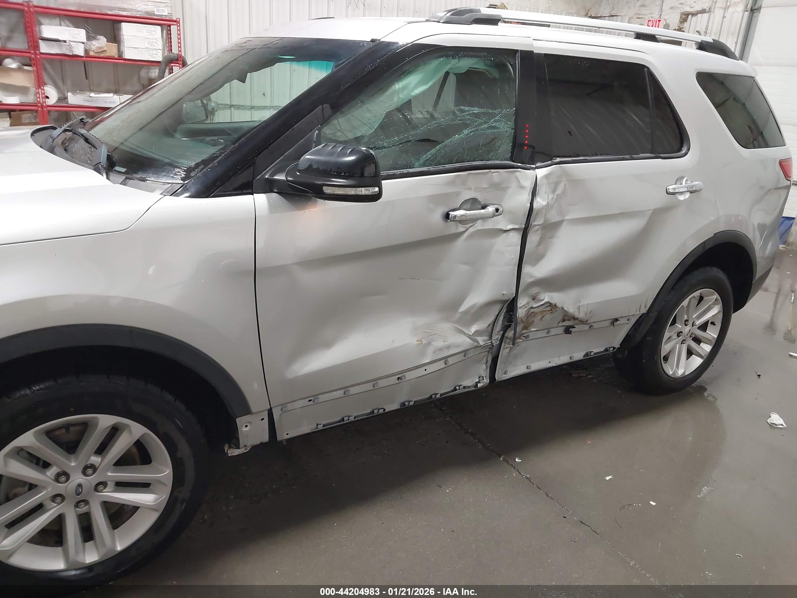 FORD EXPLORER image 6