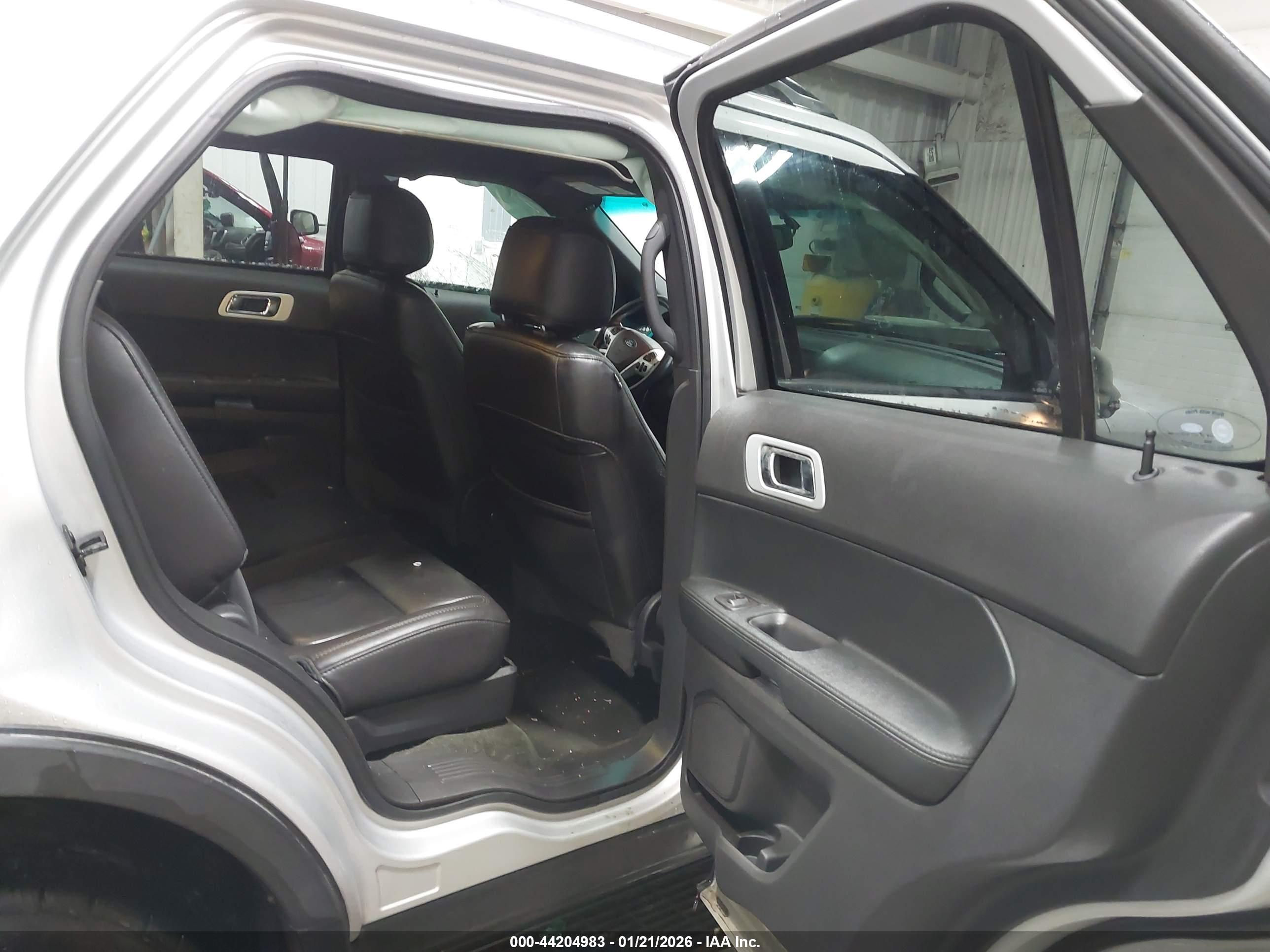 FORD EXPLORER image 8