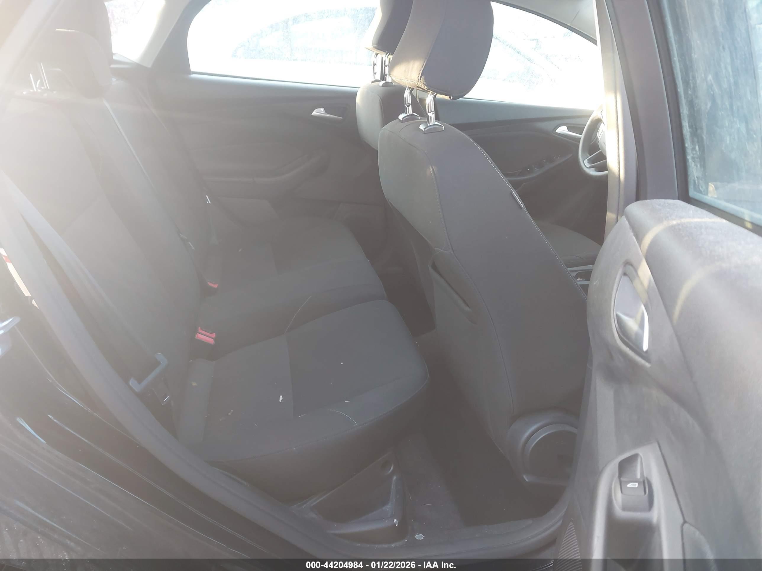 FORD FOCUS image 8