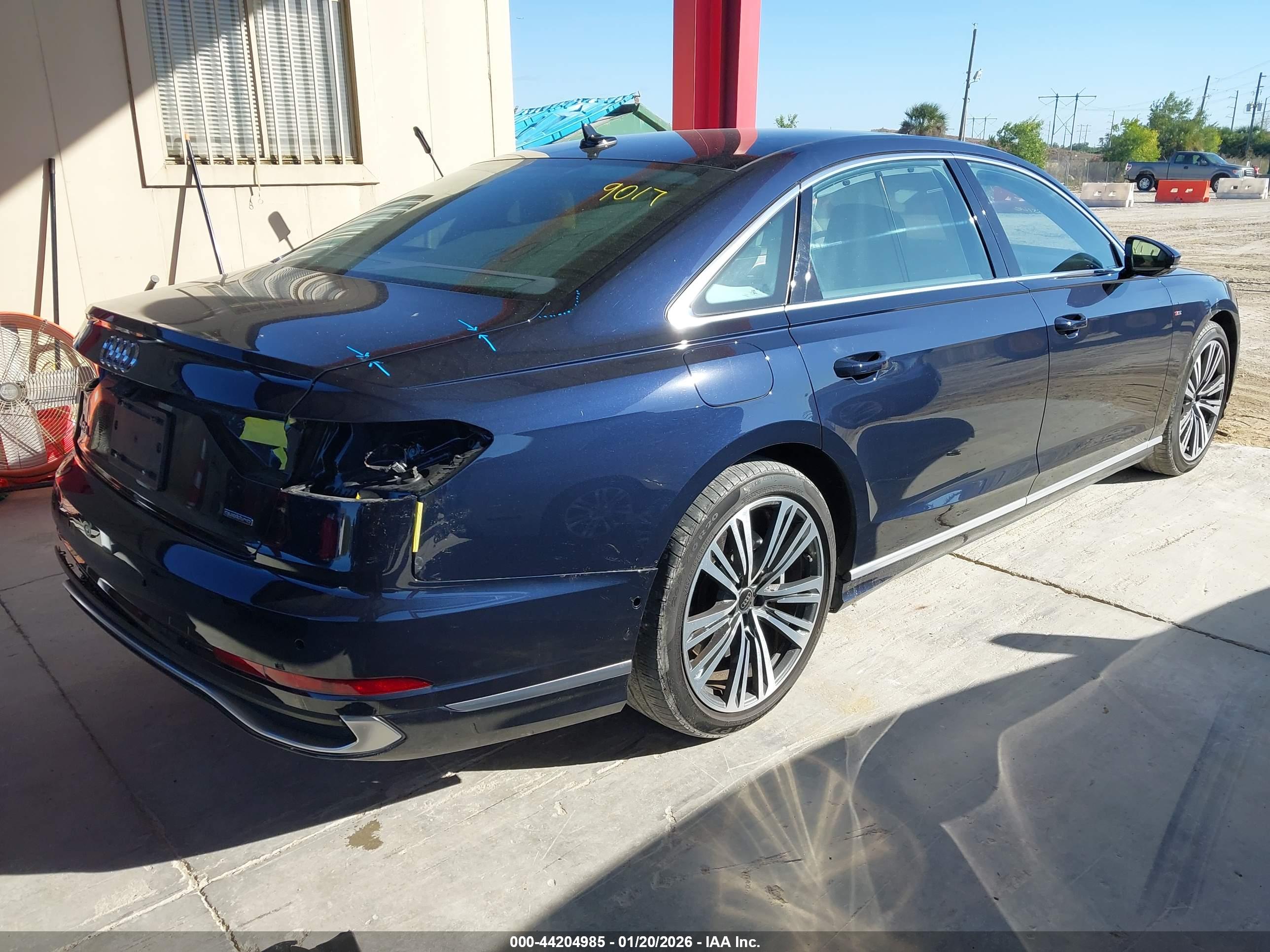 AUDI A8 image 4