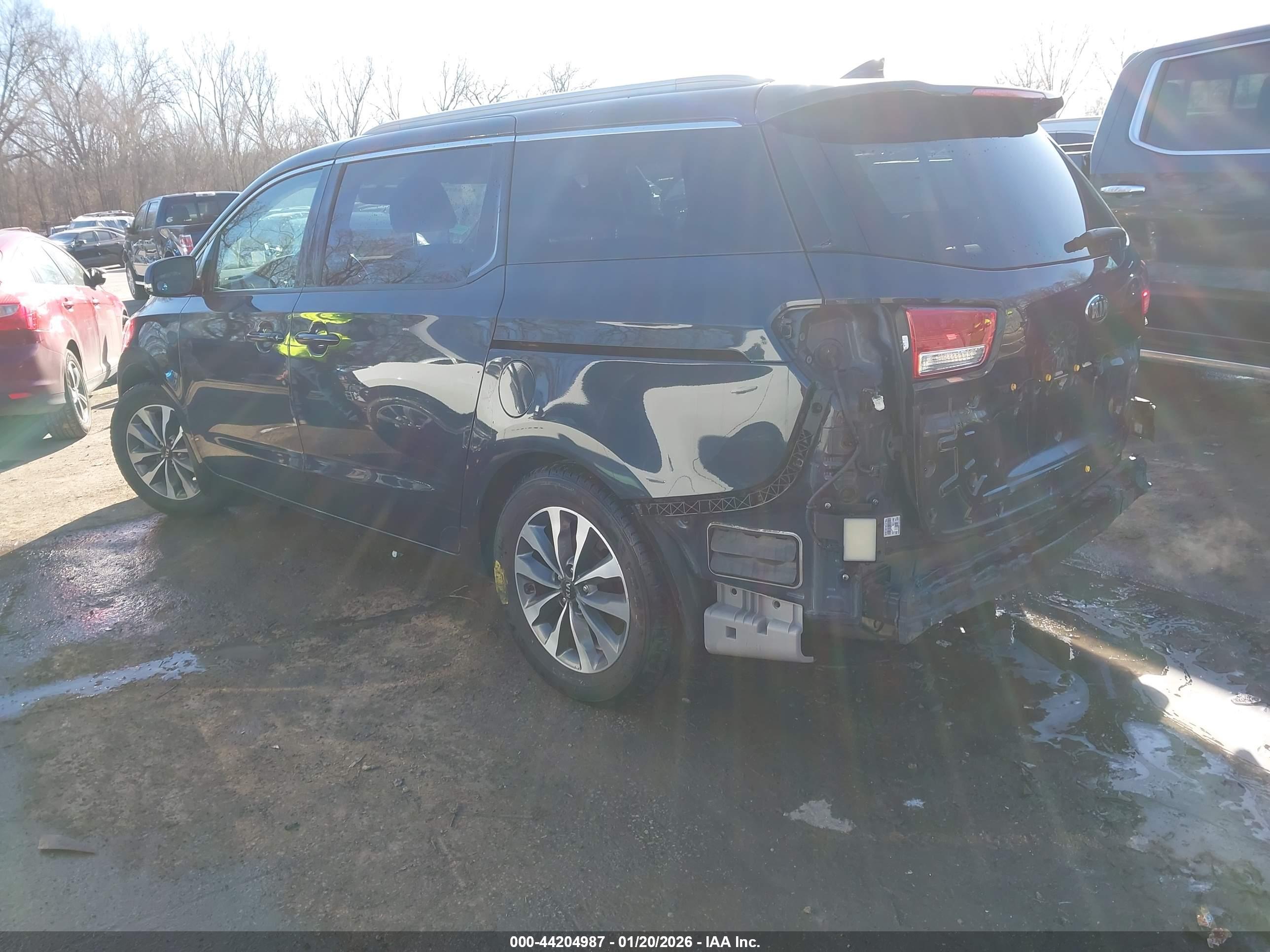 KIA SEDONA image 3