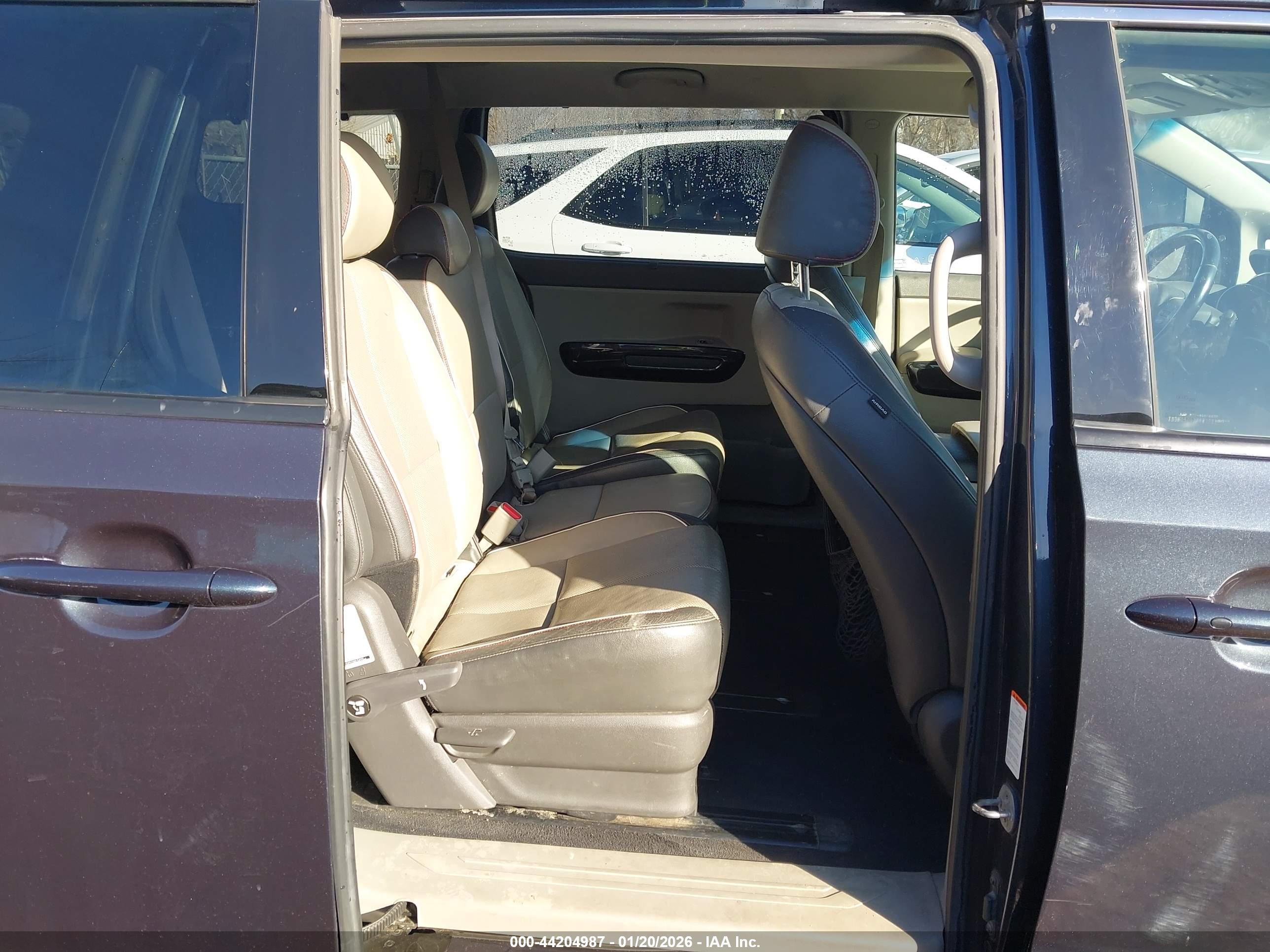 KIA SEDONA image 8