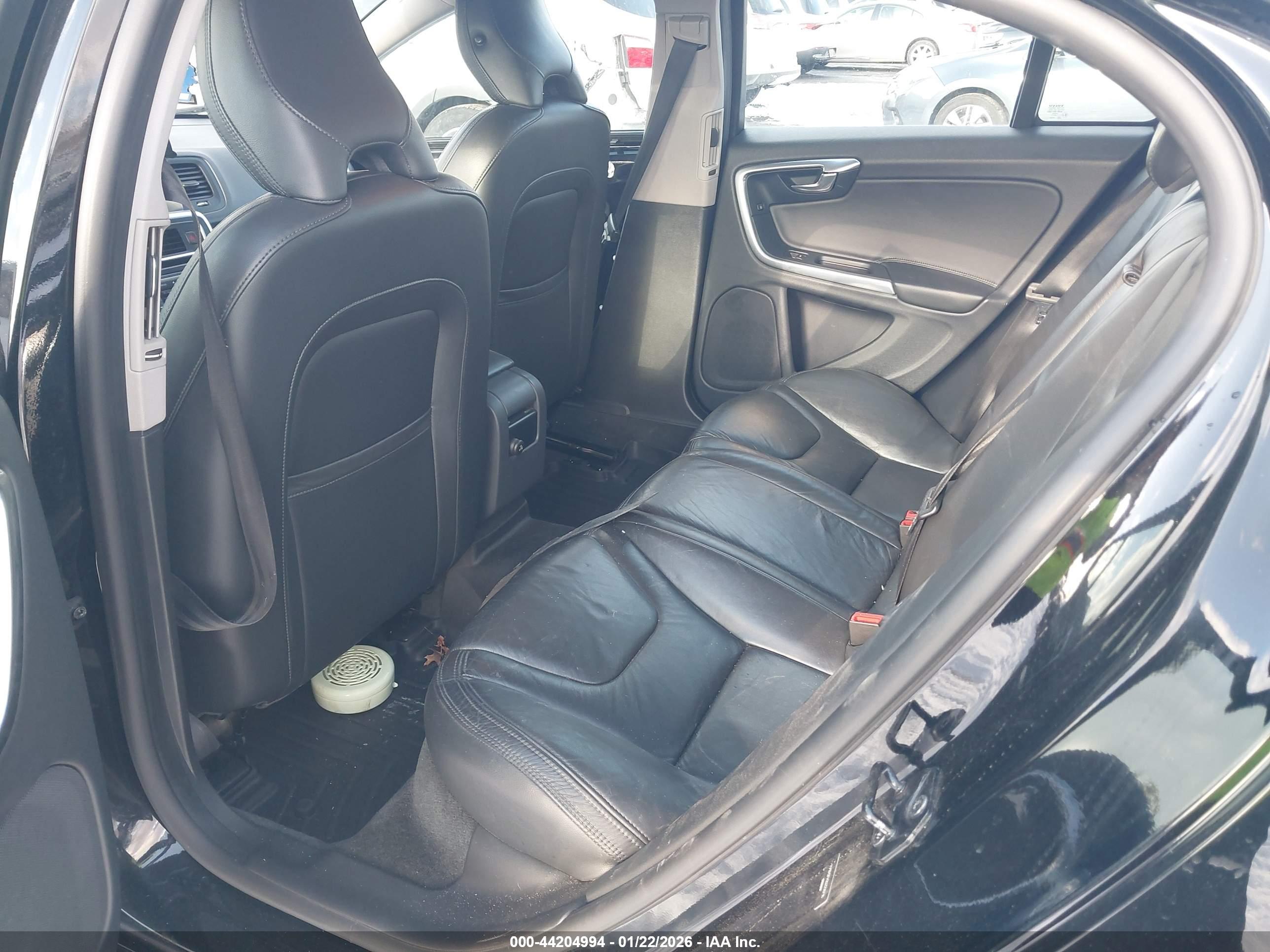 VOLVO S60 image 8