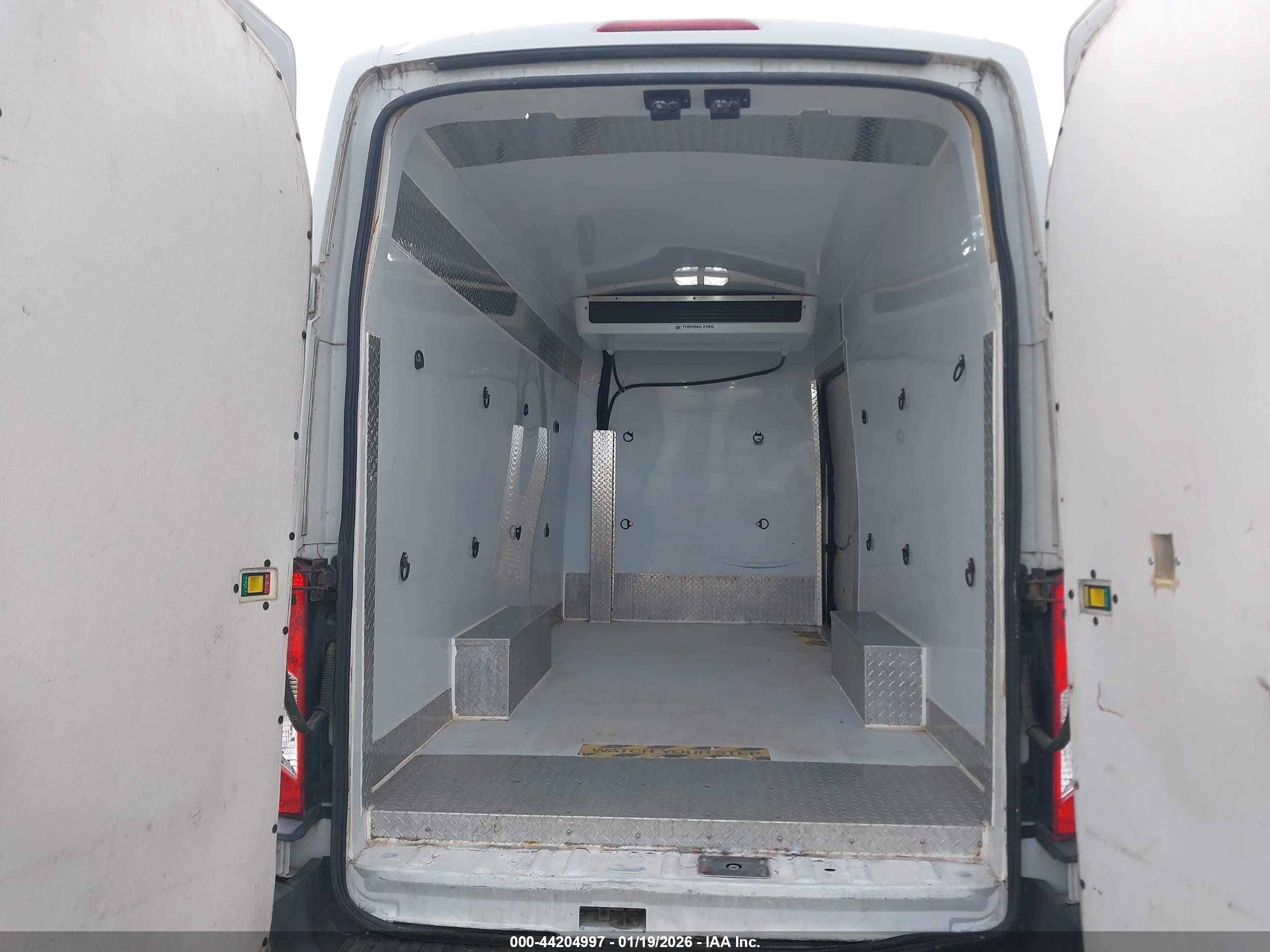 FORD TRANSIT-350 image 8