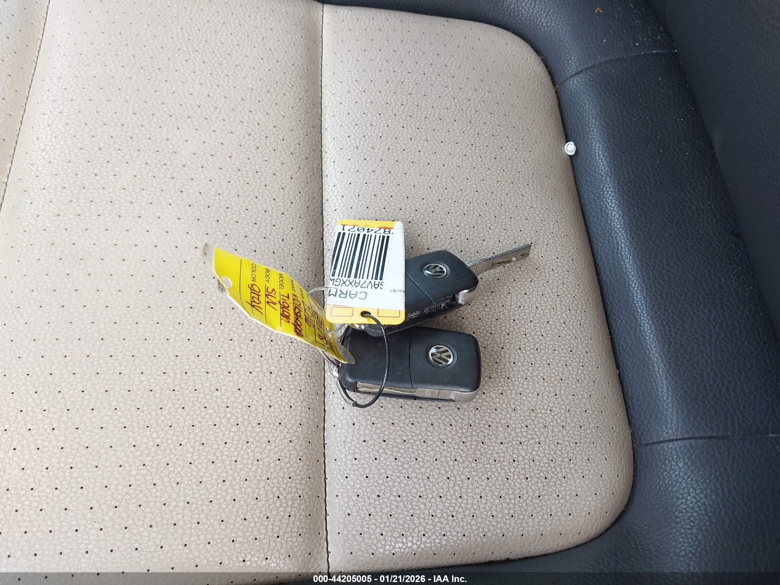 VOLKSWAGEN TIGUAN image 11